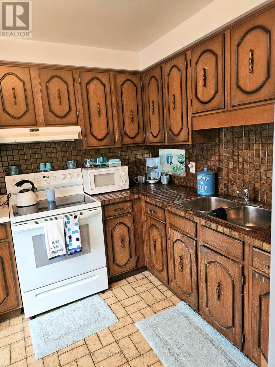 1 - 5815 SWAYZE DRIVE photo 3