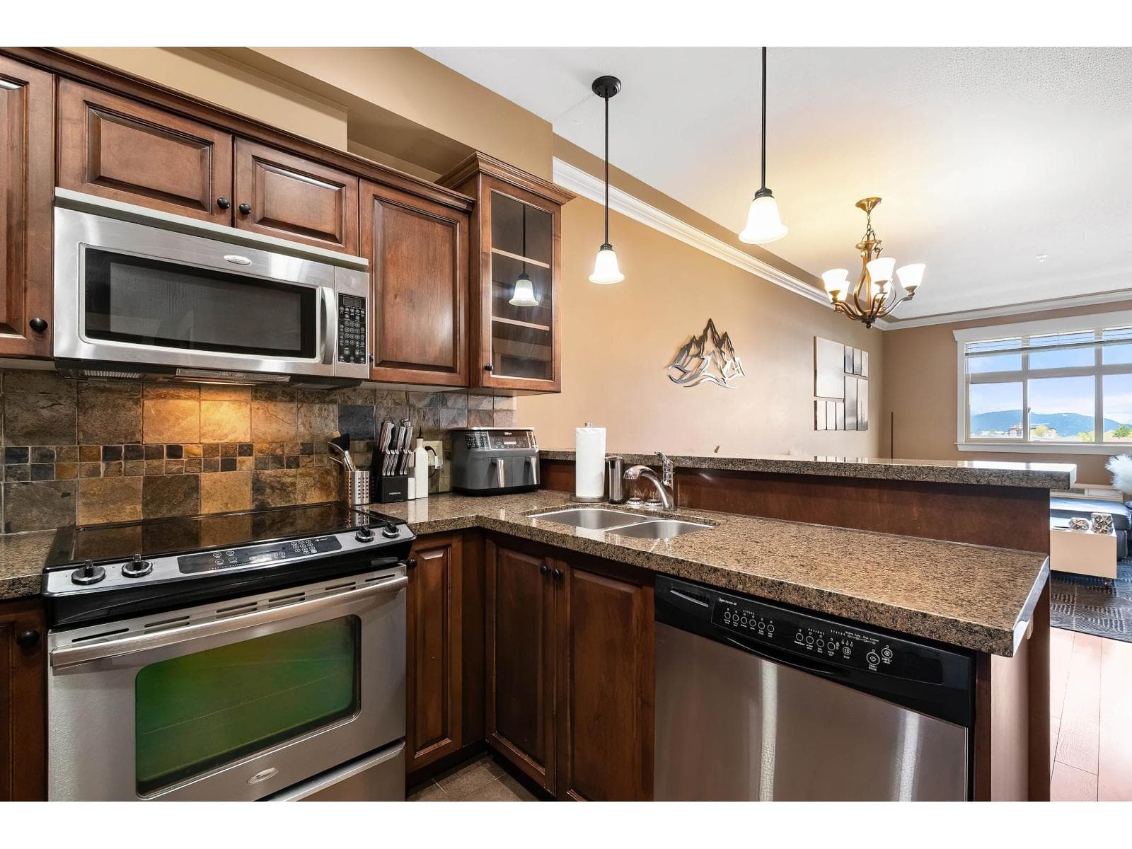 207 45893 CHESTERFIELD AVENUE, Chilliwack Downtown photo 4