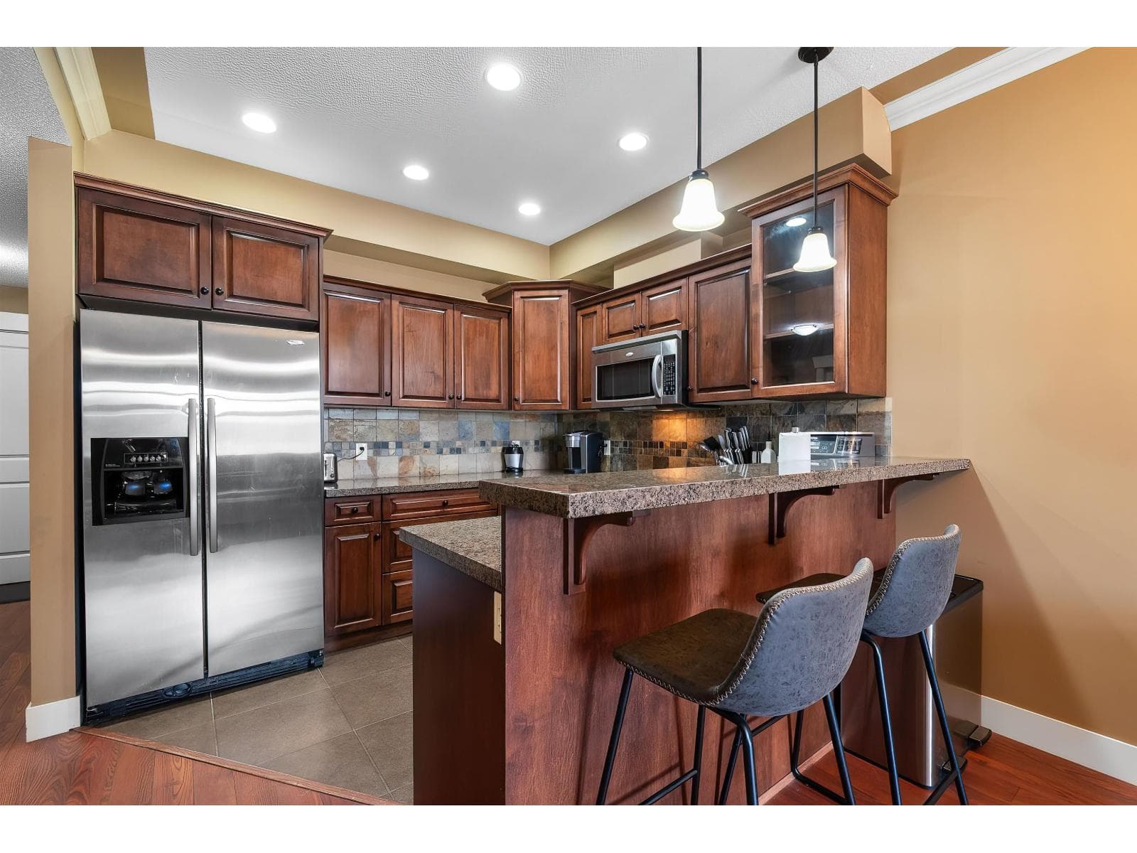 207 45893 CHESTERFIELD AVENUE, Chilliwack Downtown photo 5
