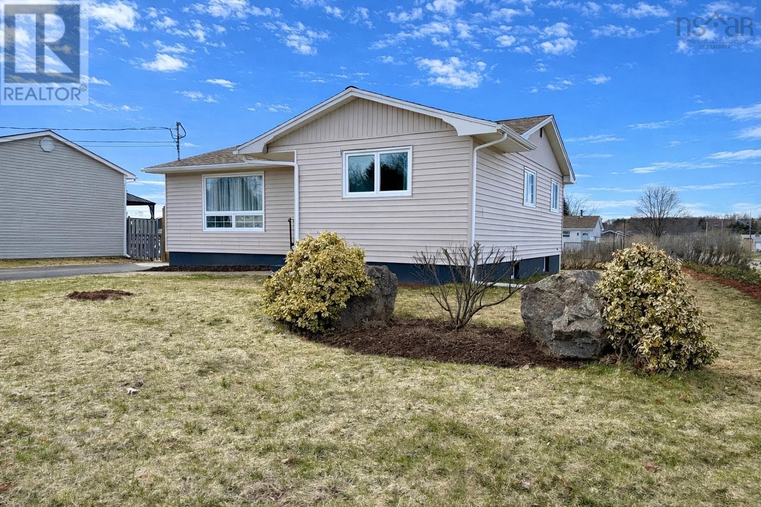 24 Rhodes Avenue photo 2