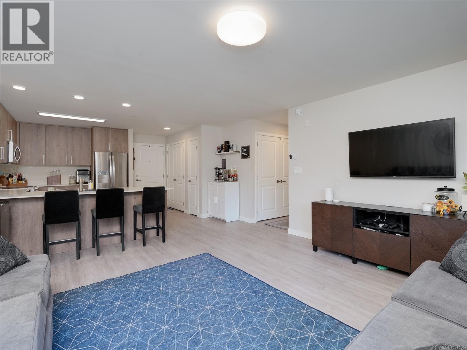 212 110 Presley Pl photo 5