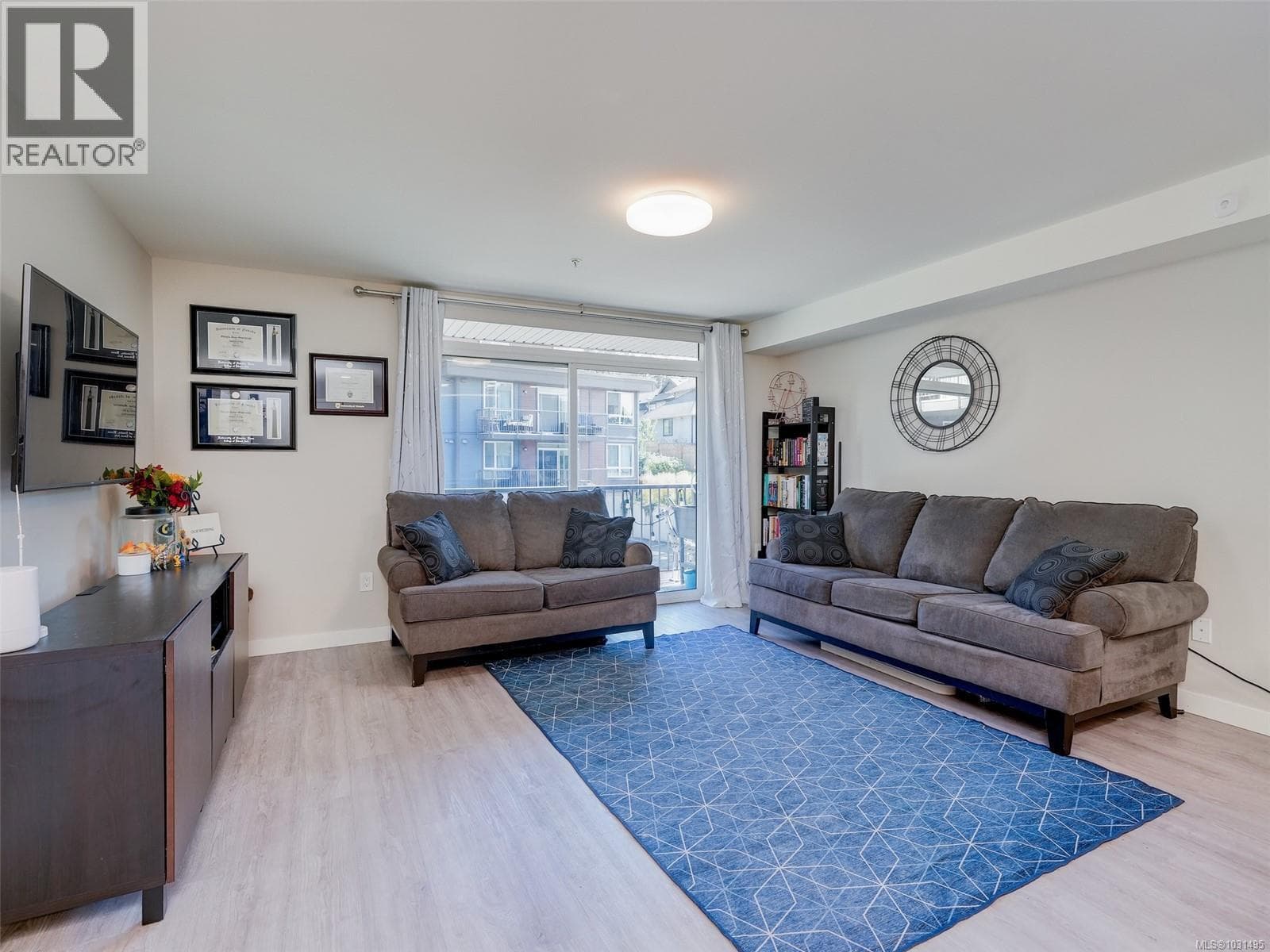 212 110 Presley Pl photo 3