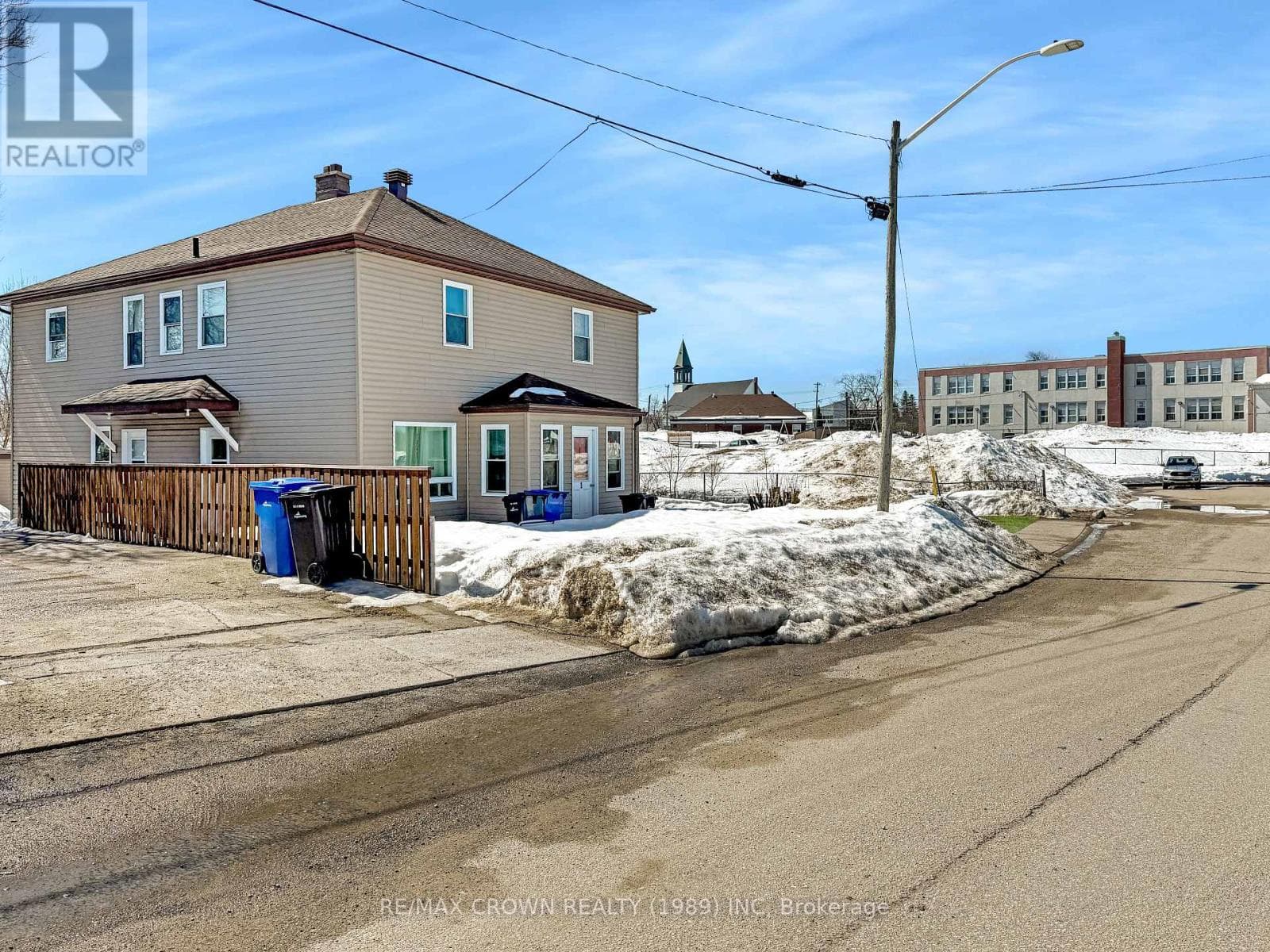 119 BYNG AVENUE photo 2