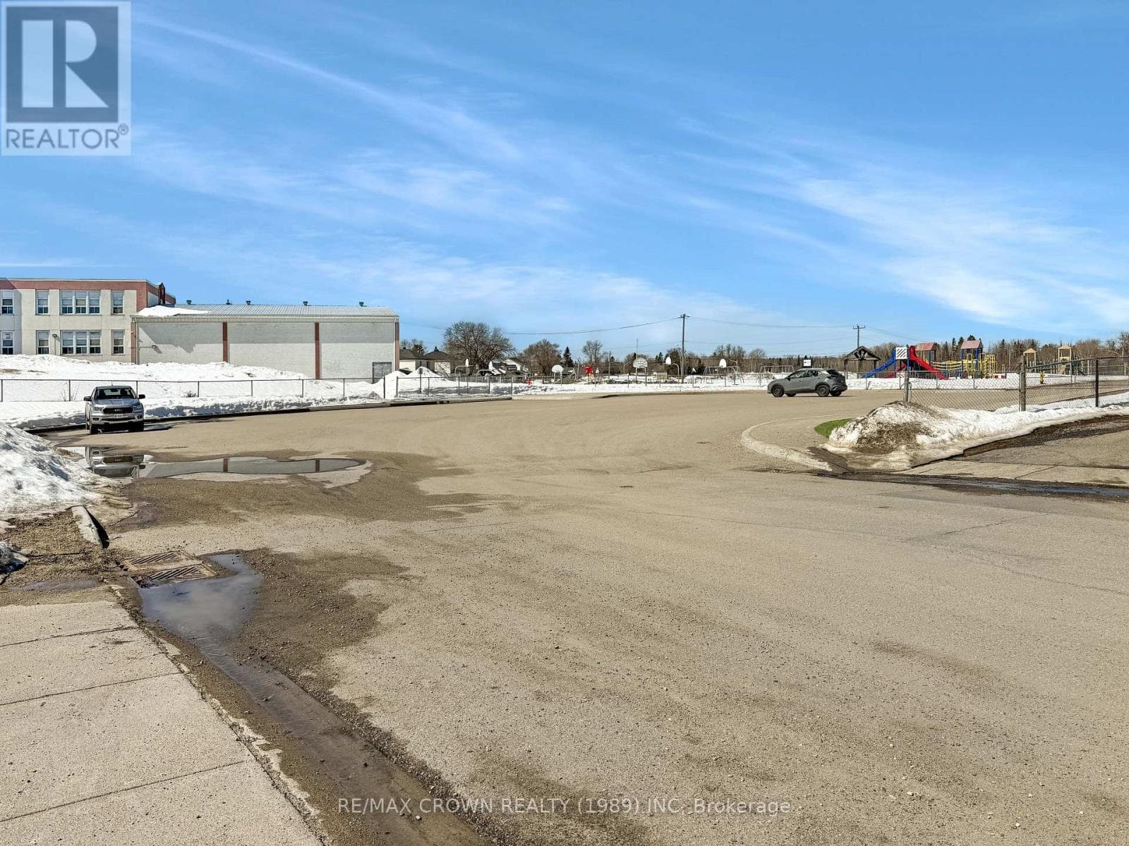 119 BYNG AVENUE photo 4
