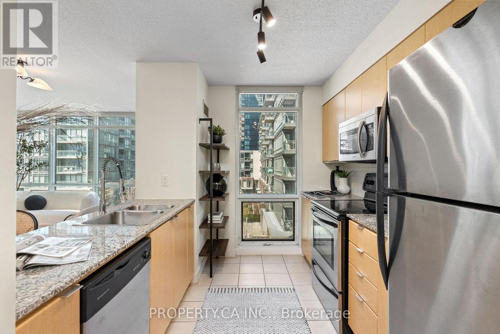 503 - 11 BRUNEL COURT photo 3