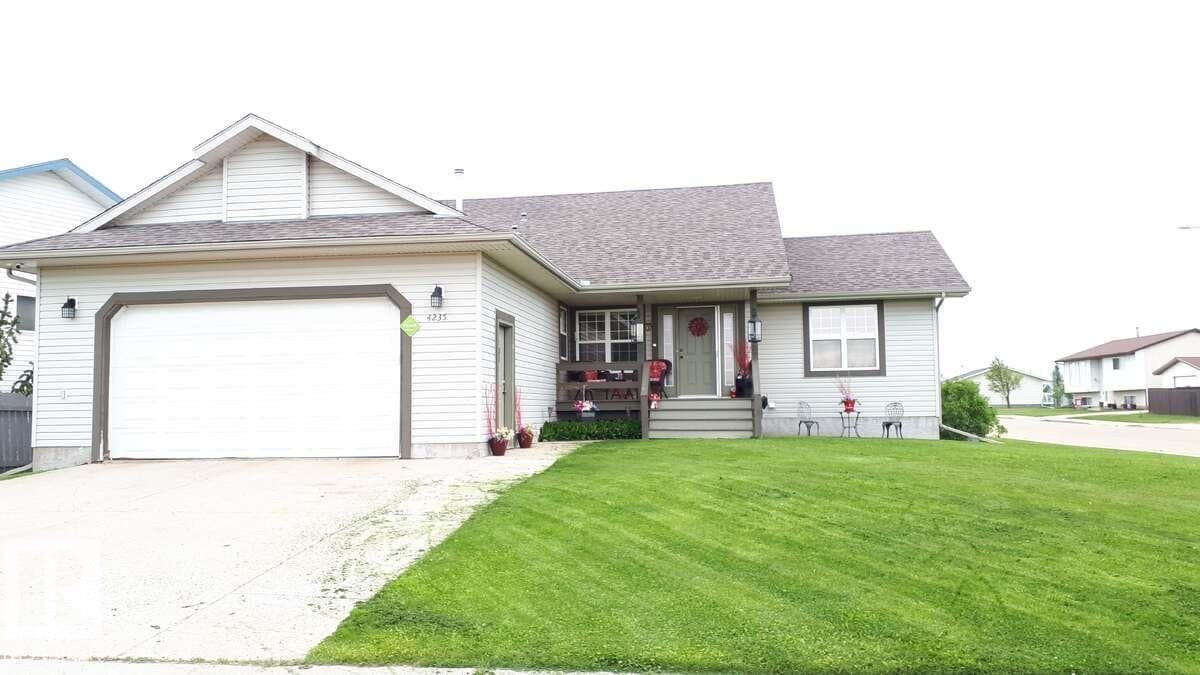 4235 55 AV — photo 2