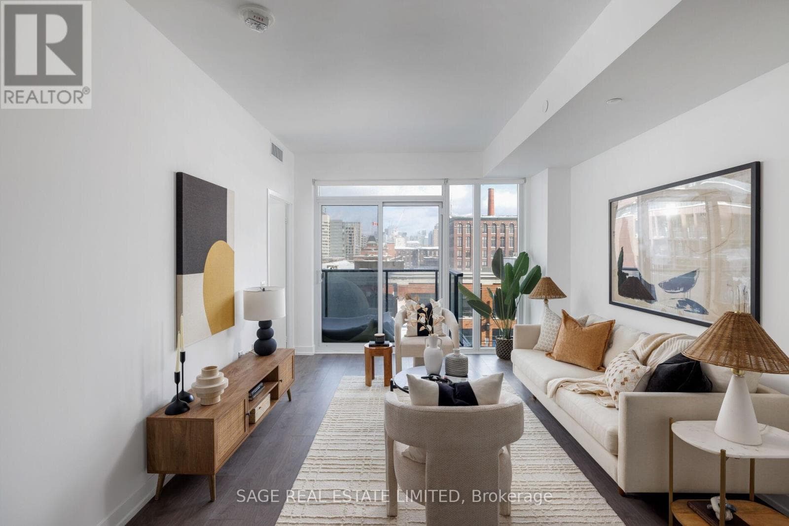 327 - 270 DUFFERIN STREET photo 2