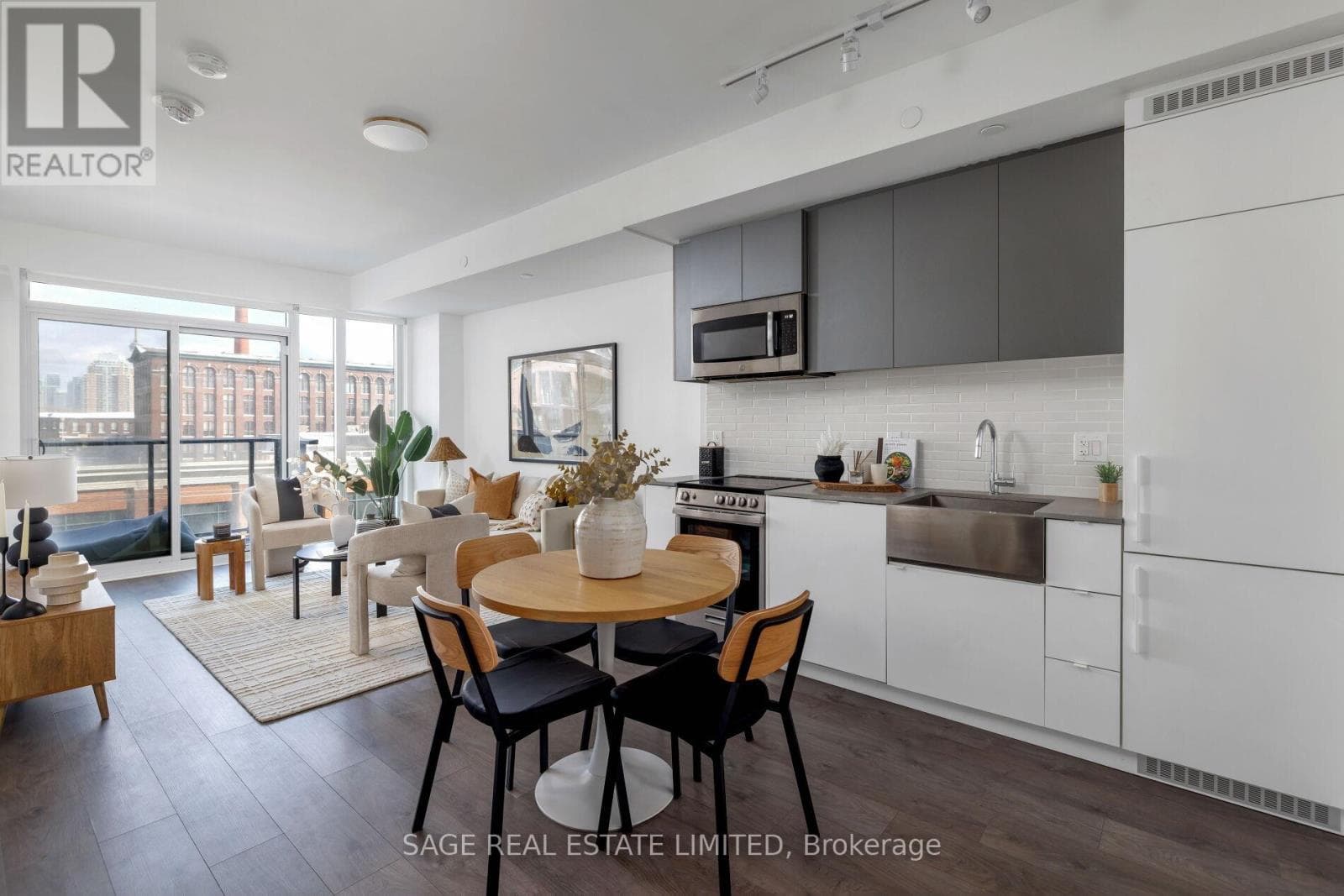 327 - 270 DUFFERIN STREET photo 3