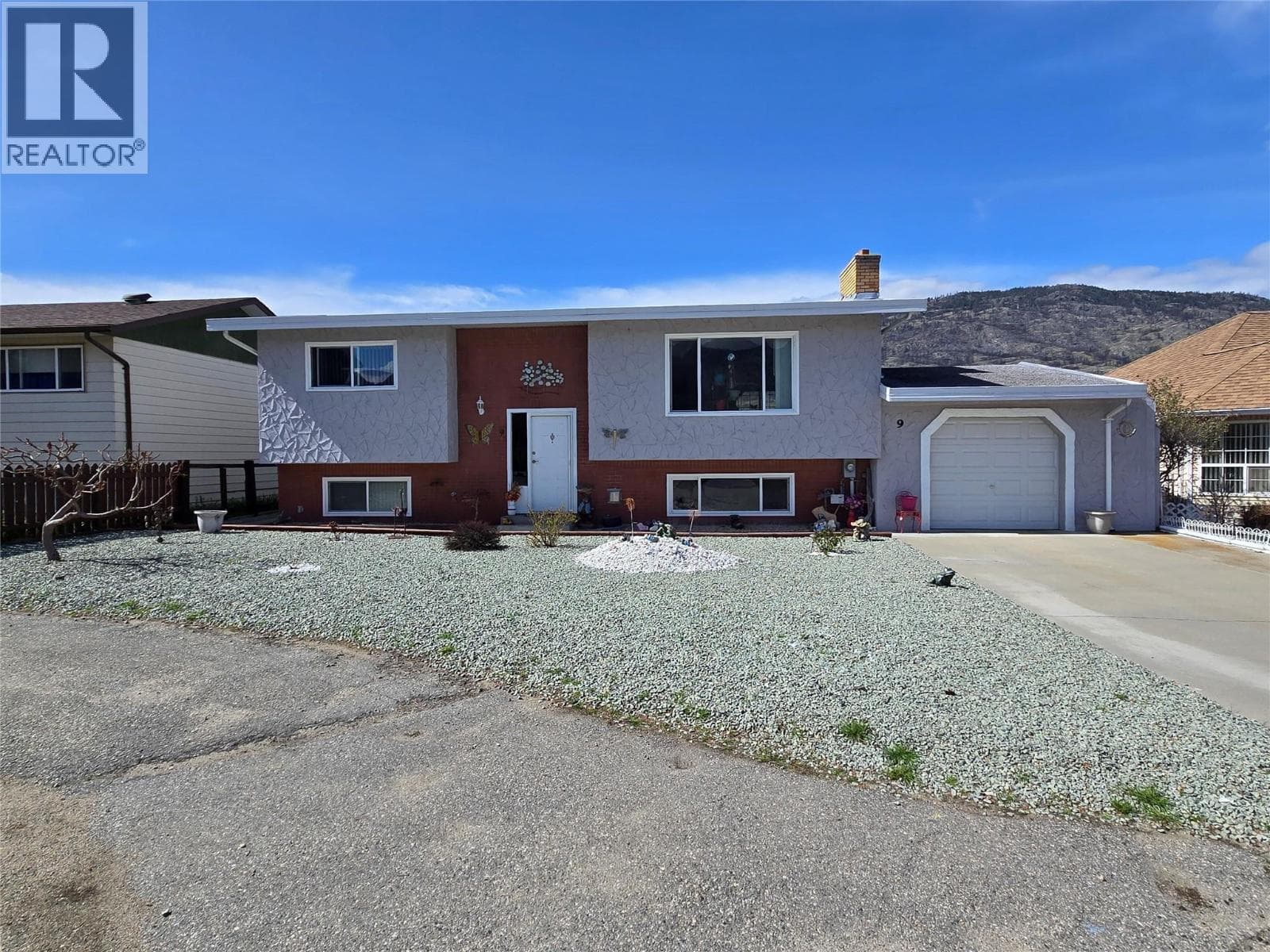 3 bed 2 bath single family at 9 Dogwood Place — $650,000
