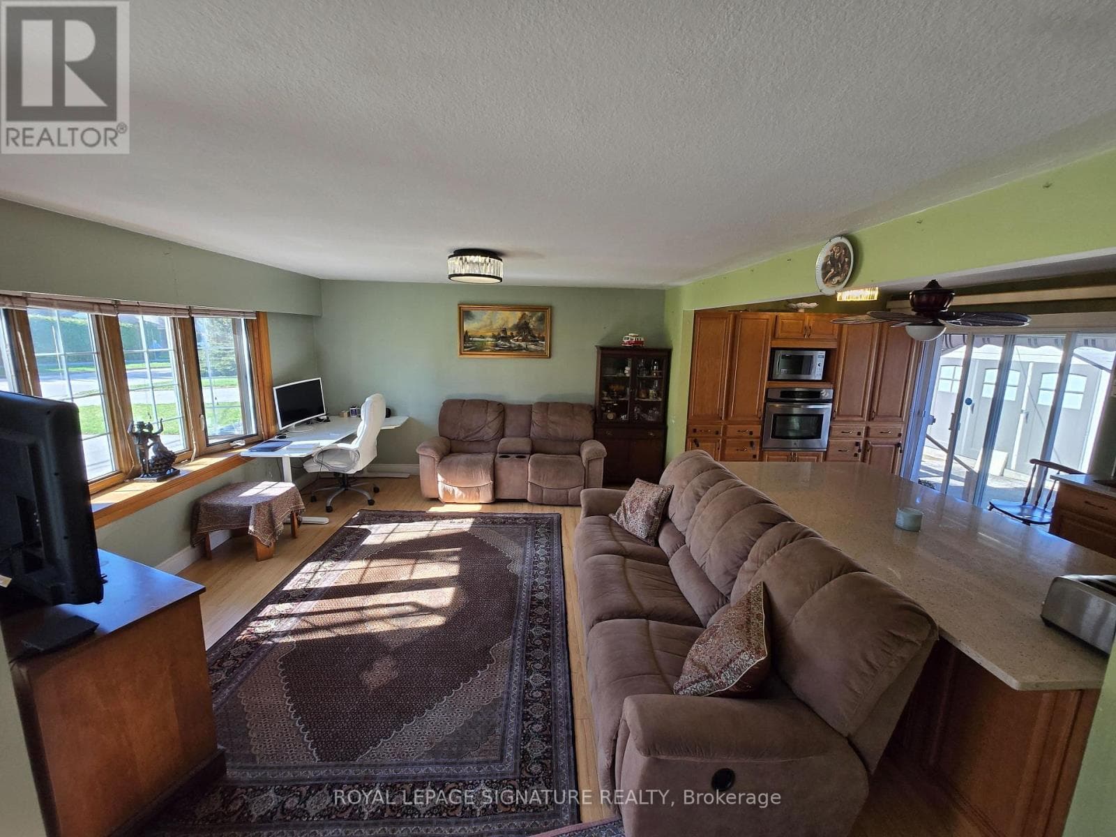 601 CONACHER DRIVE photo 3