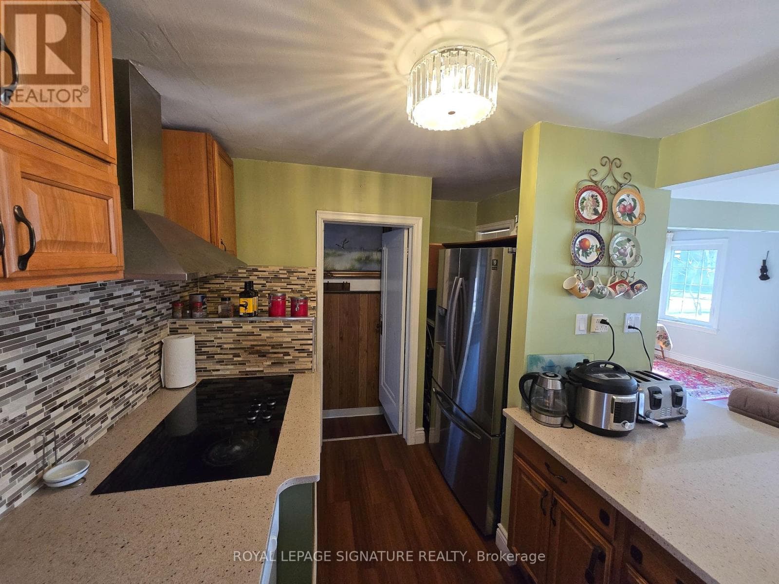 601 CONACHER DRIVE photo 5