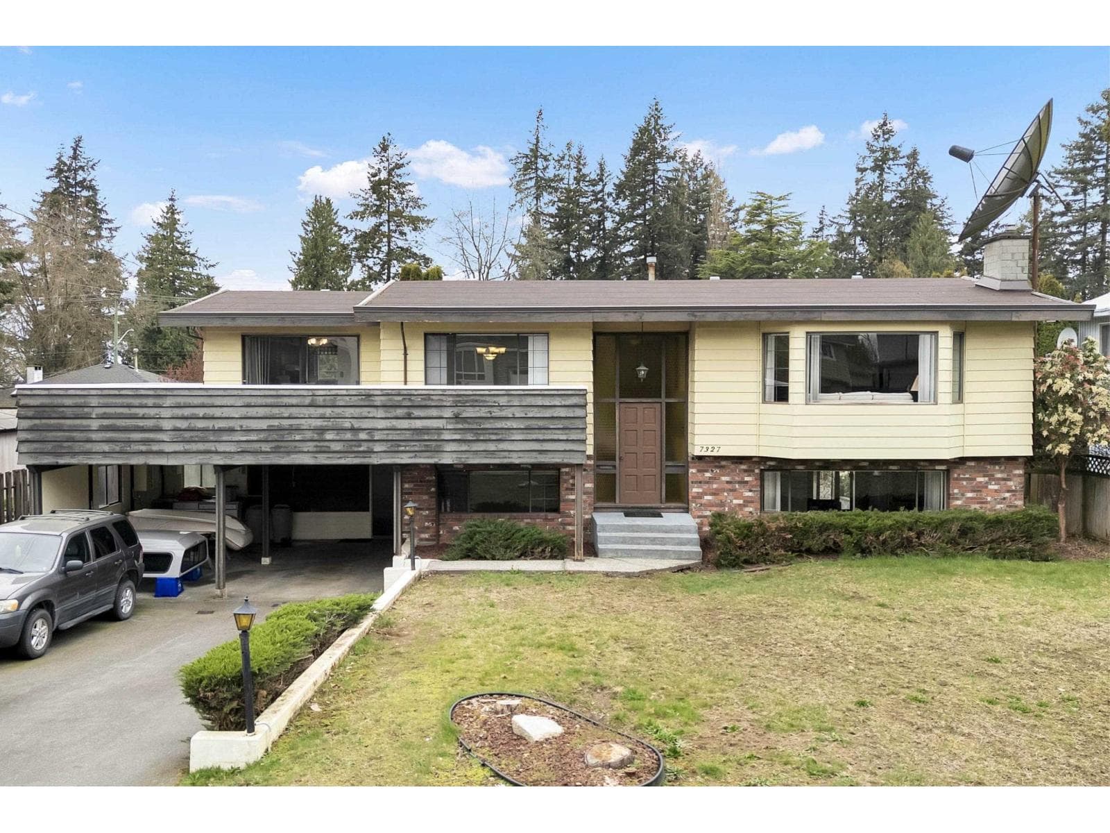 4 bed 3 bath single family at 7327 112A STREET — $1,149,000