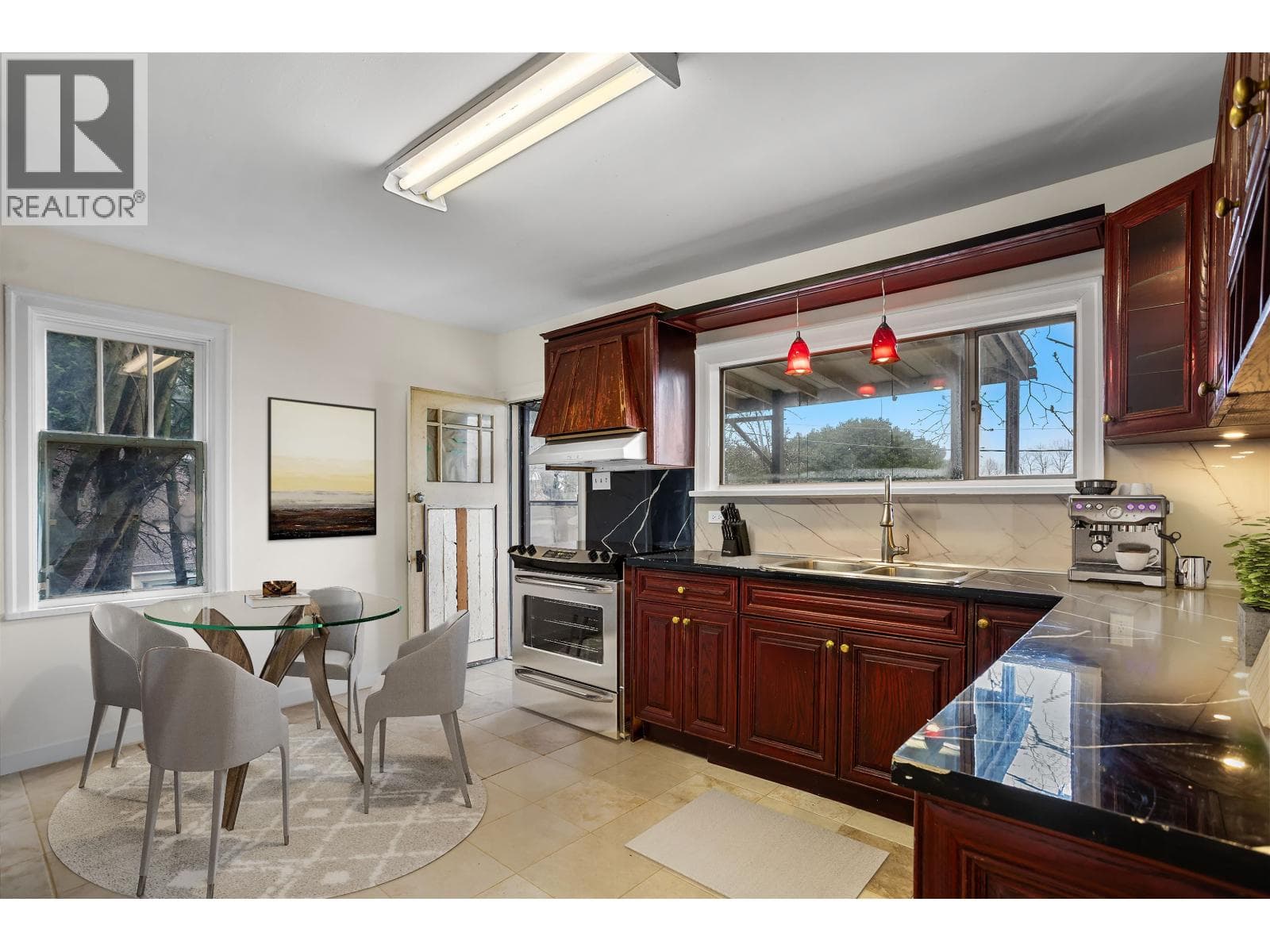 454 ROUSSEAU STREET photo 3