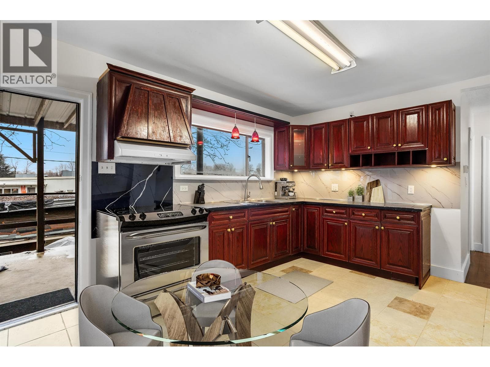 454 ROUSSEAU STREET photo 2