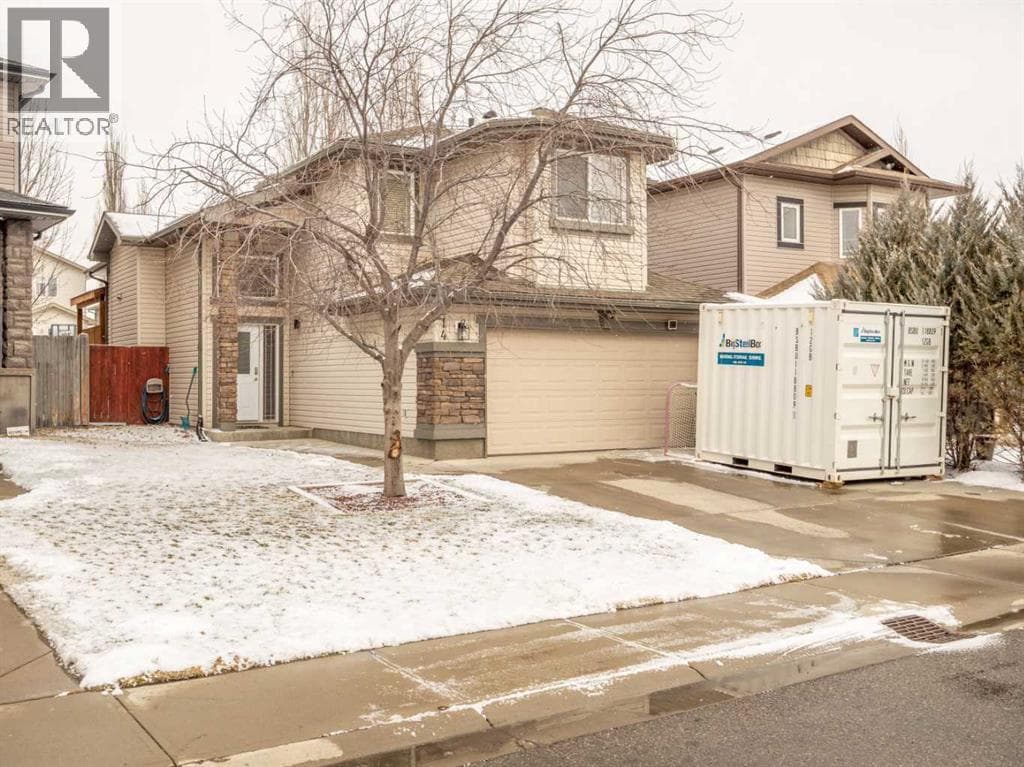214 Firelight Crescent W photo 2