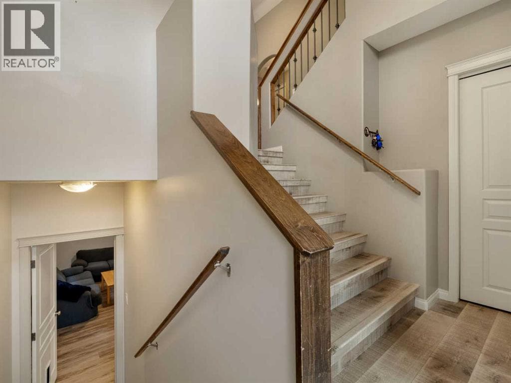 214 Firelight Crescent W photo 3