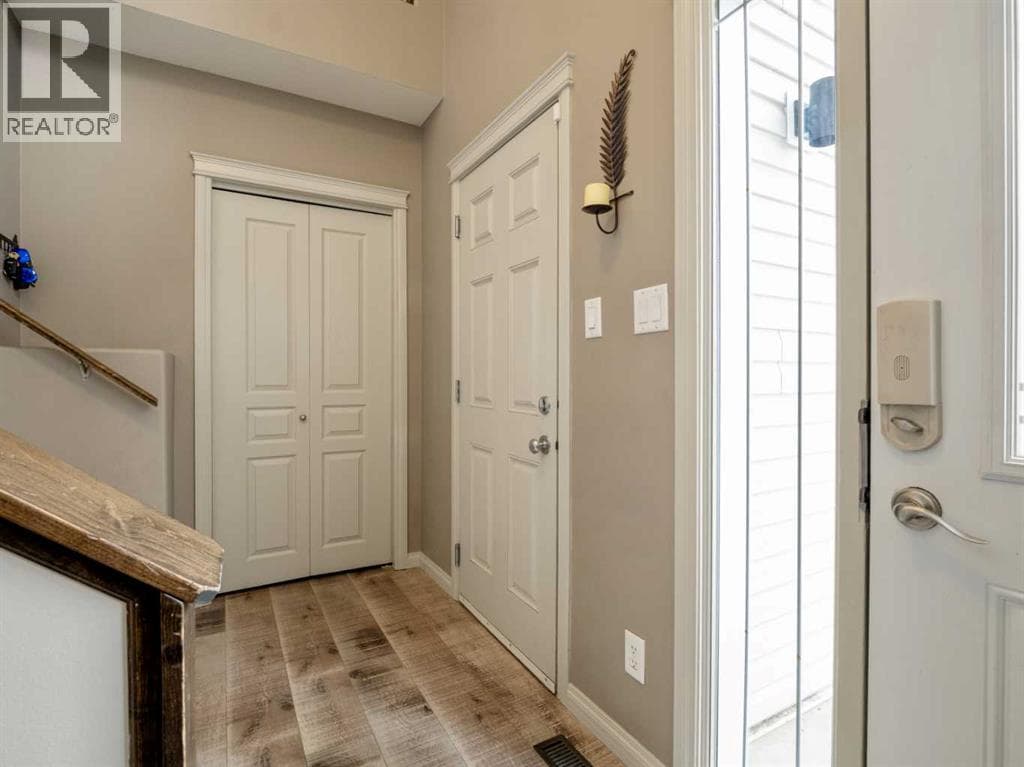 214 Firelight Crescent W photo 4