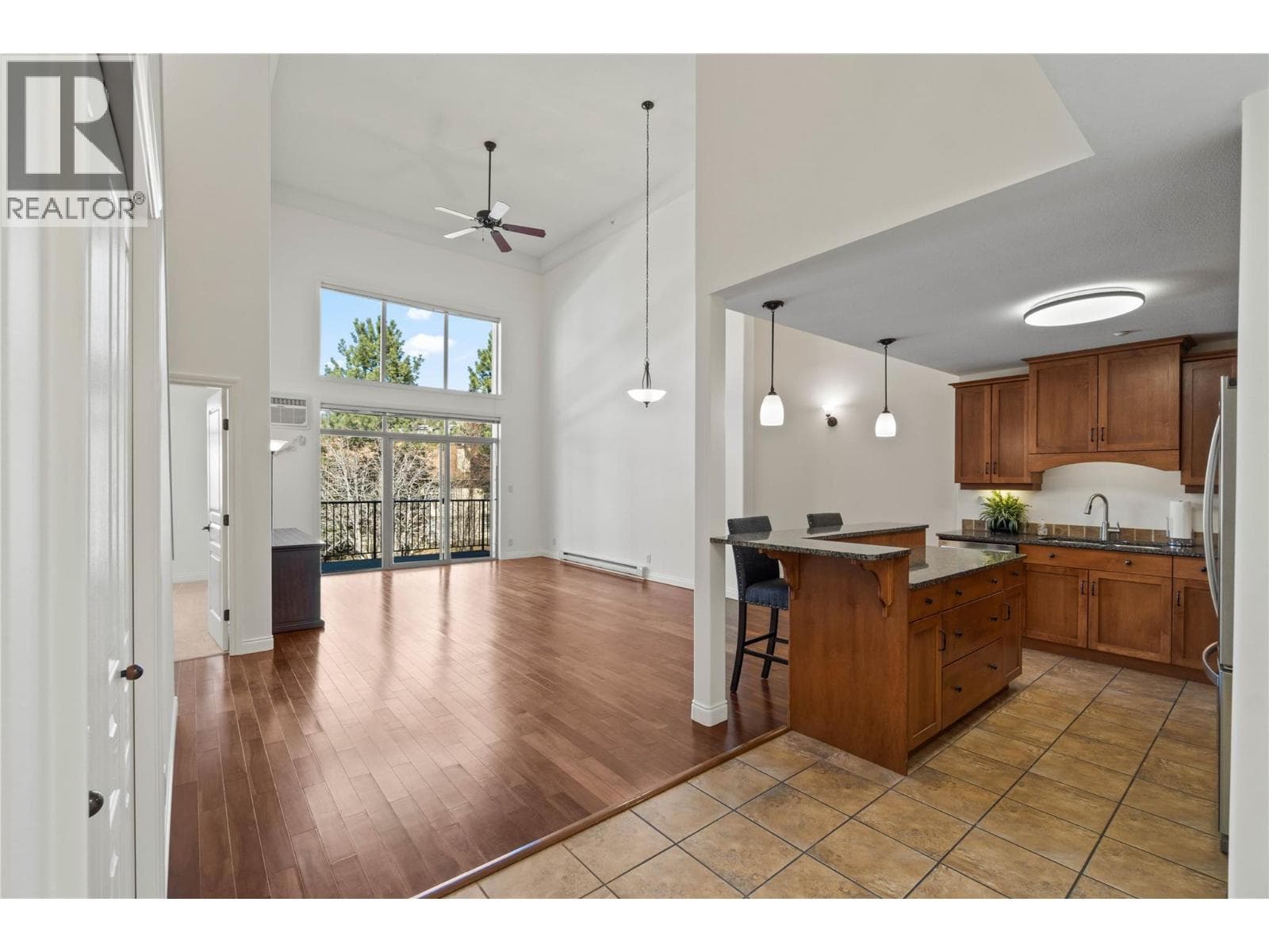 1390 HILLSIDE Drive Unit# 305 photo 3
