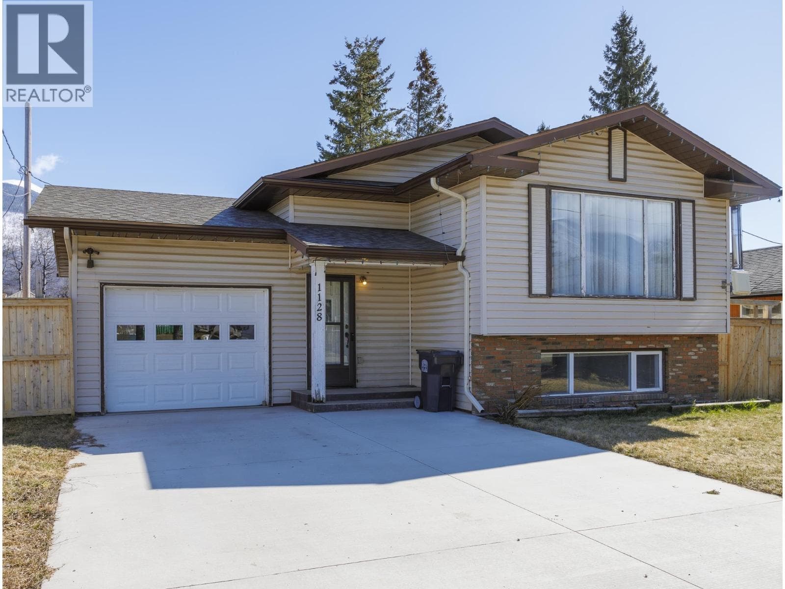 1128 3RD AVENUE photo 2