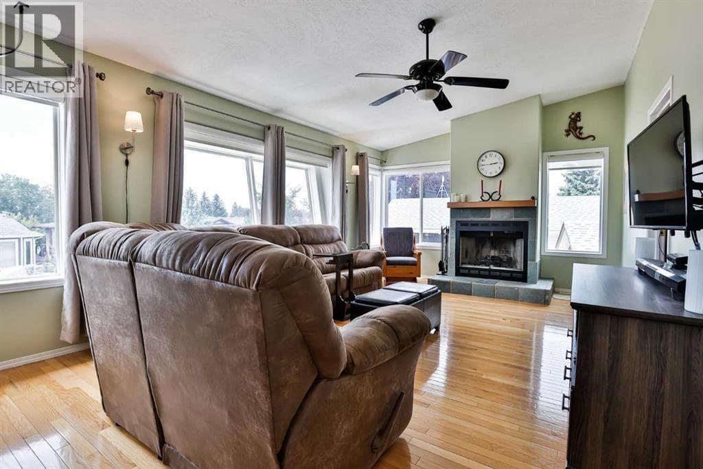 645 Lakeside Drive photo 3