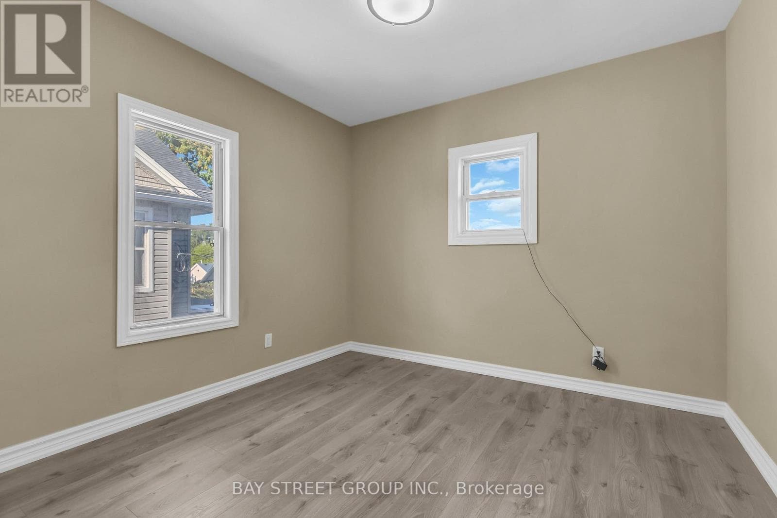 280-282 CAMPBELL AVENUE photo 5