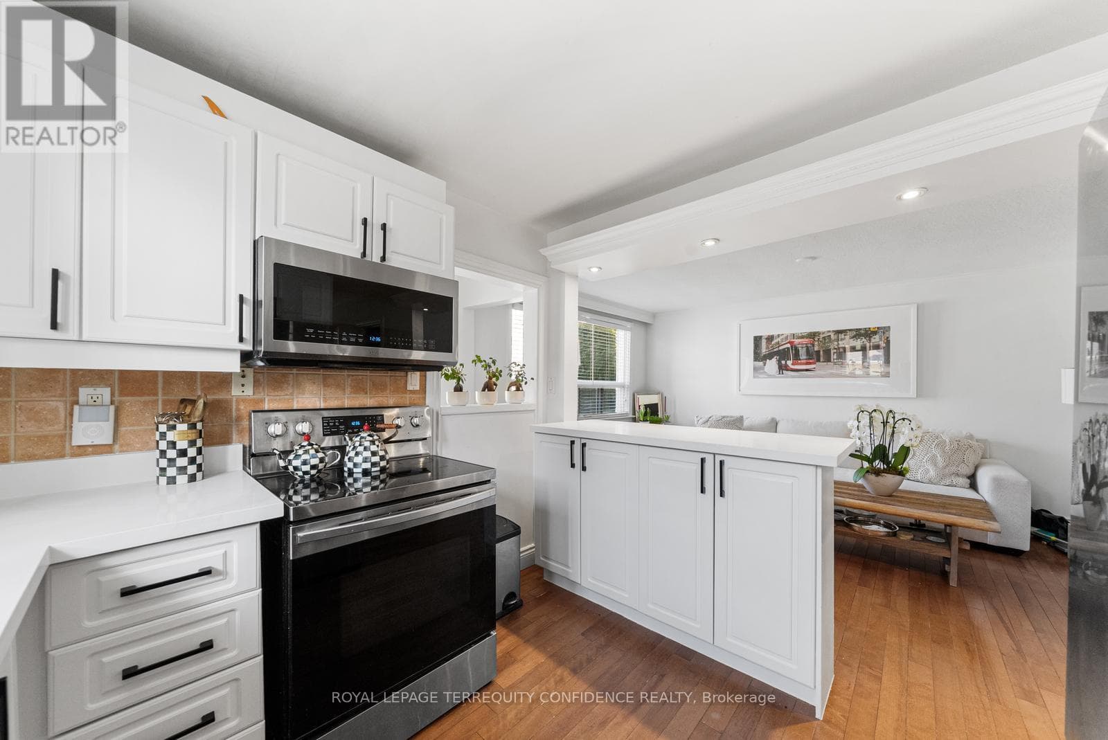 69 NIPIGON AVENUE photo 3