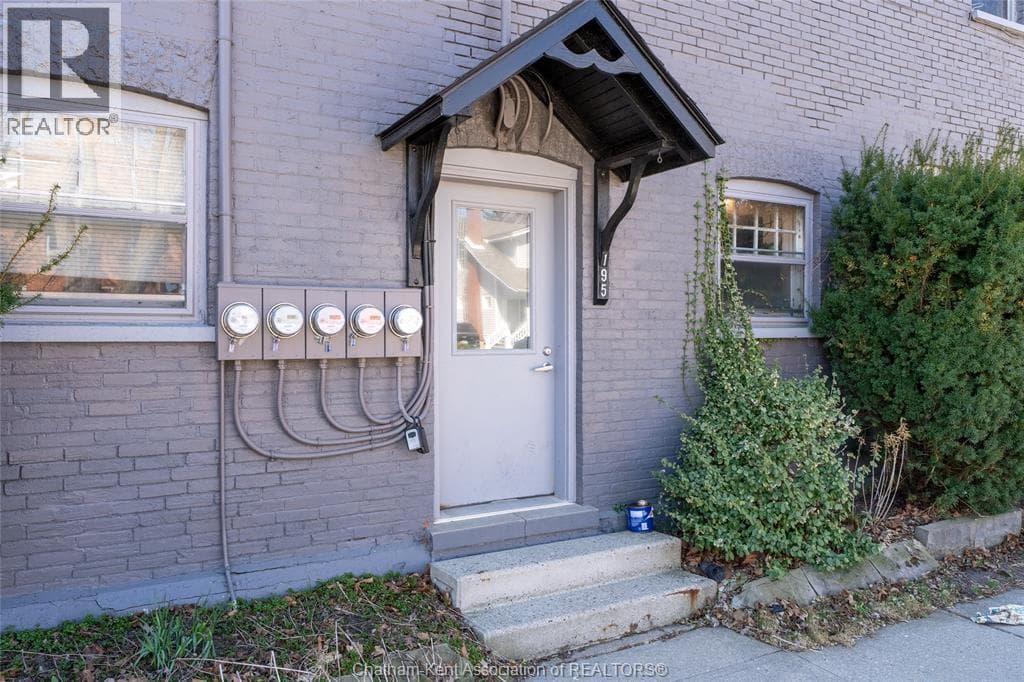 195 SYDENHAM STREET photo 5