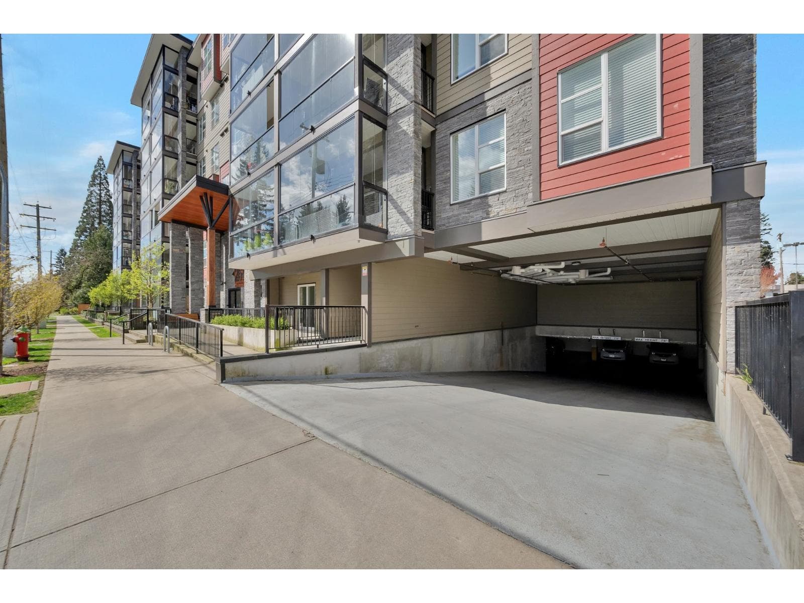 302 2649 JAMES STREET photo 3