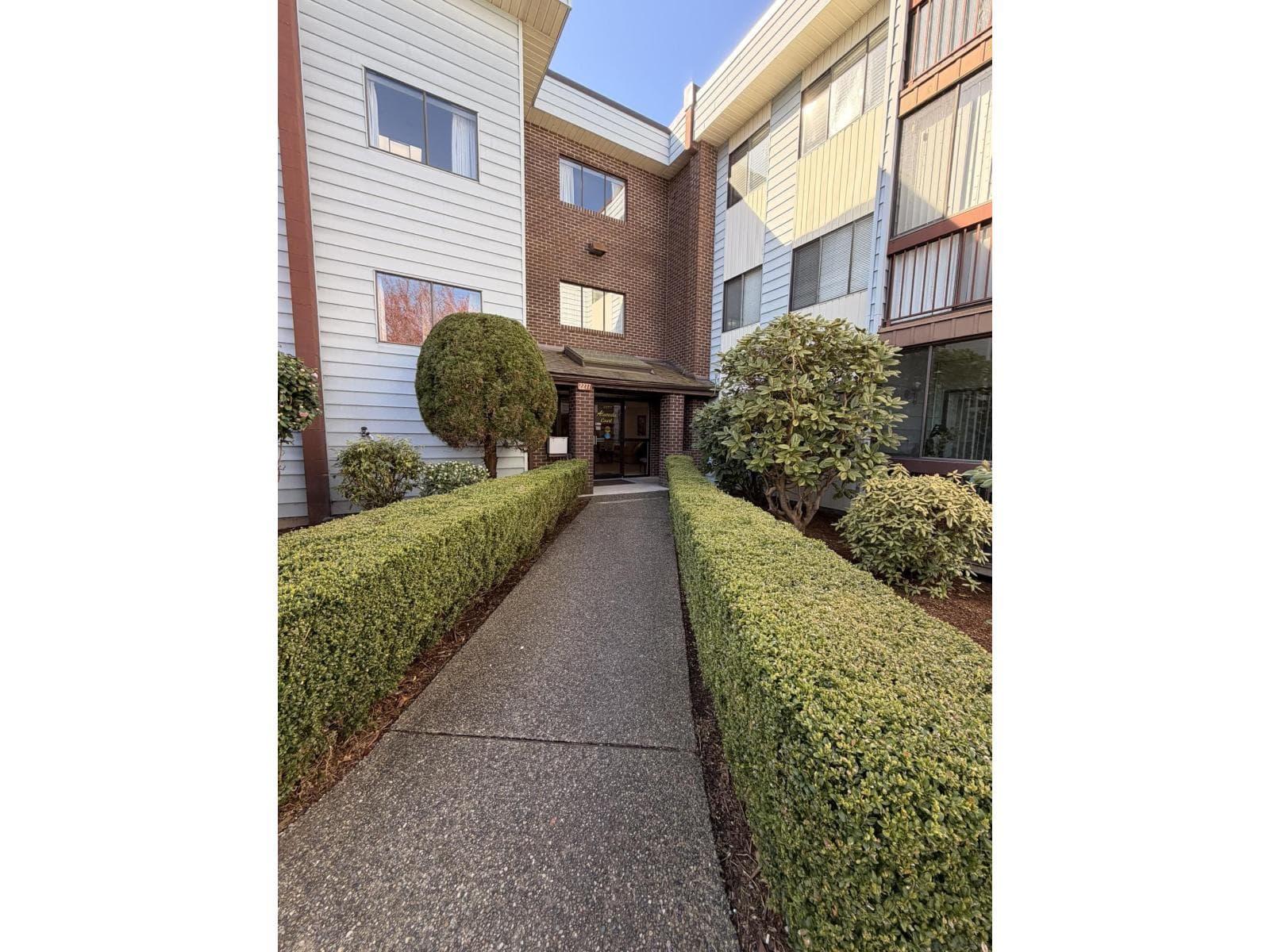 302 2279 MCCALLUM ROAD photo 3