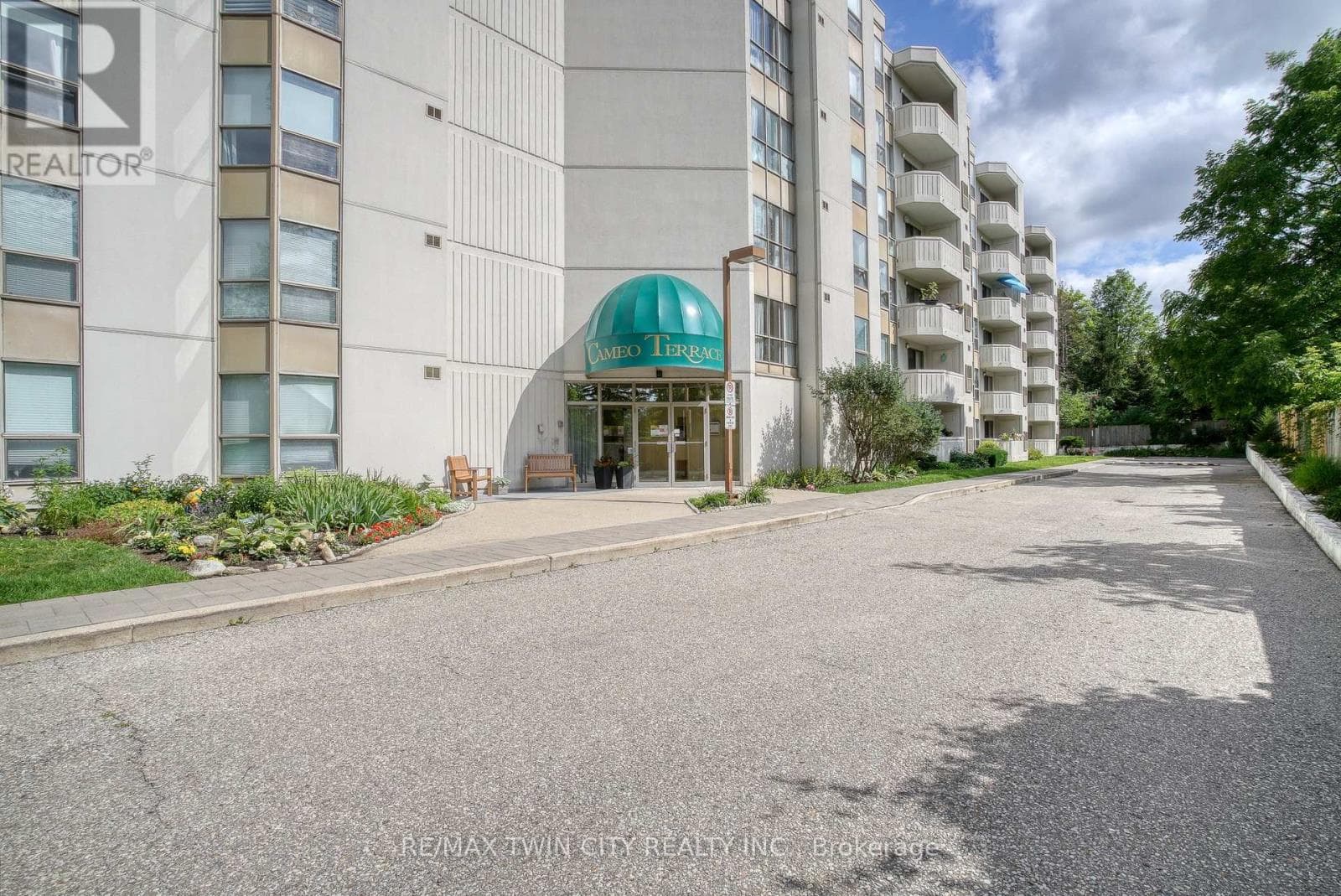 505 - 3267 KING STREET photo 2