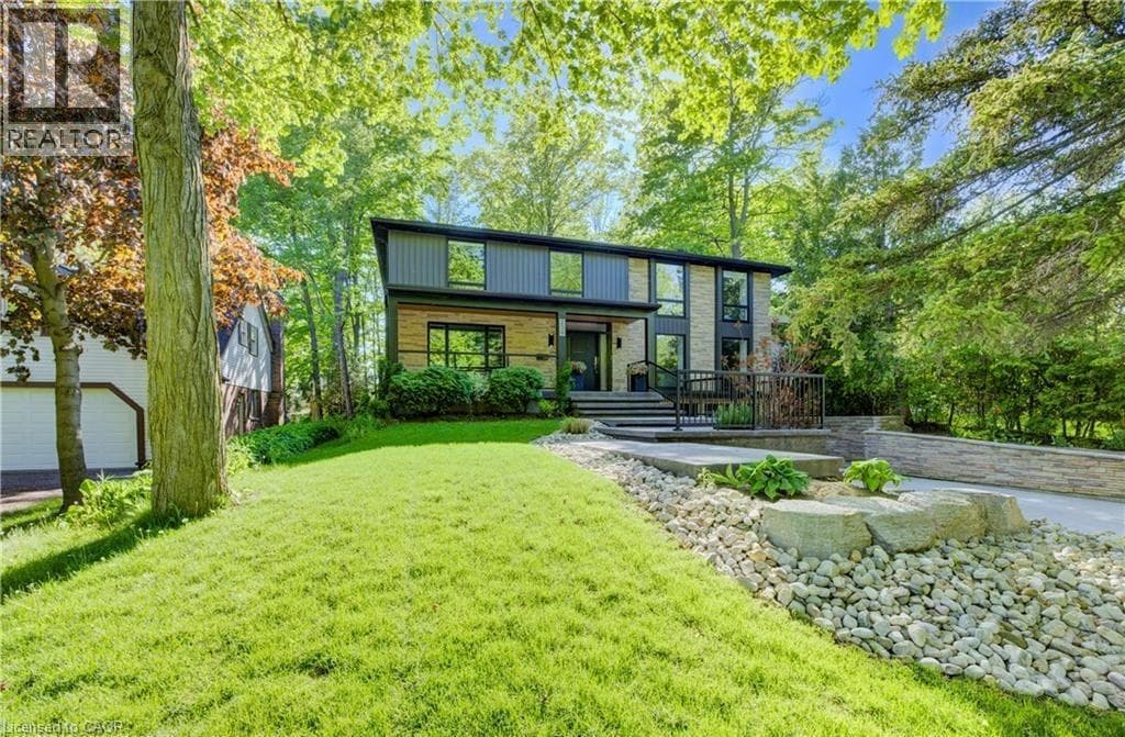 239 CORRIE Crescent photo 3