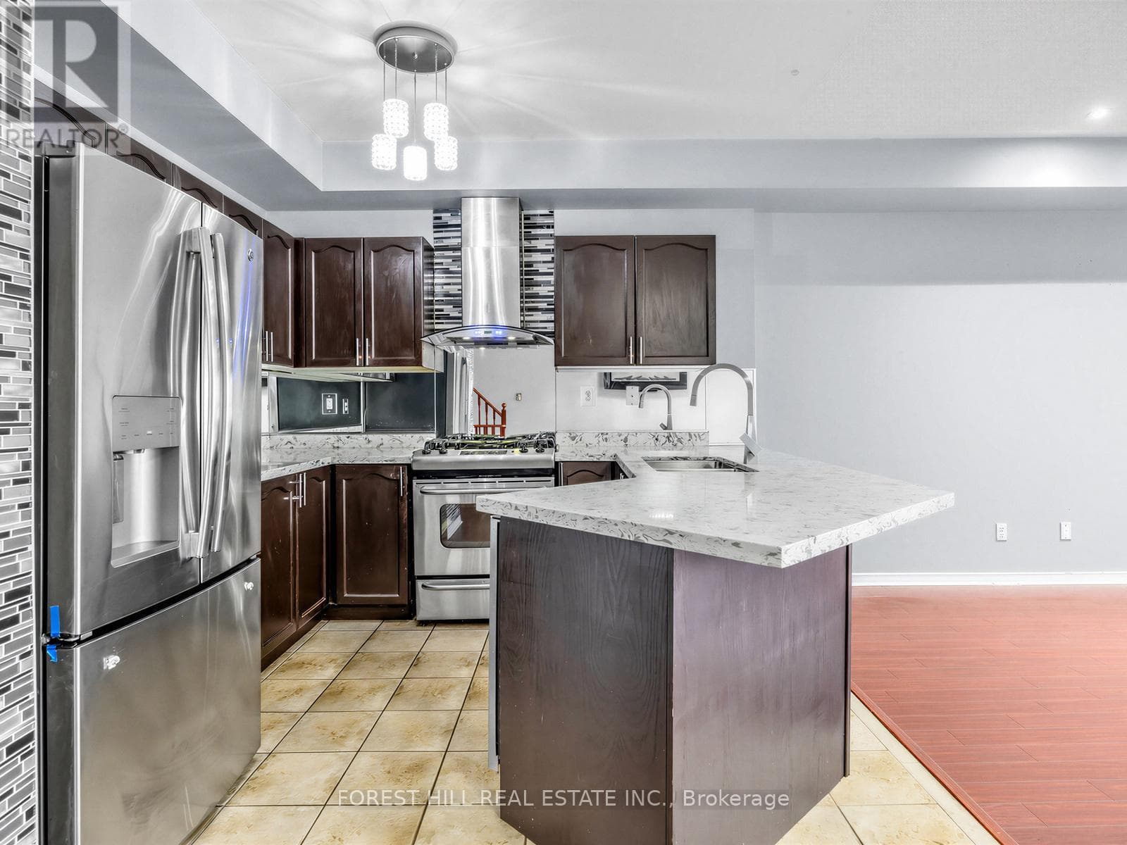 40 CROKER DRIVE S photo 5