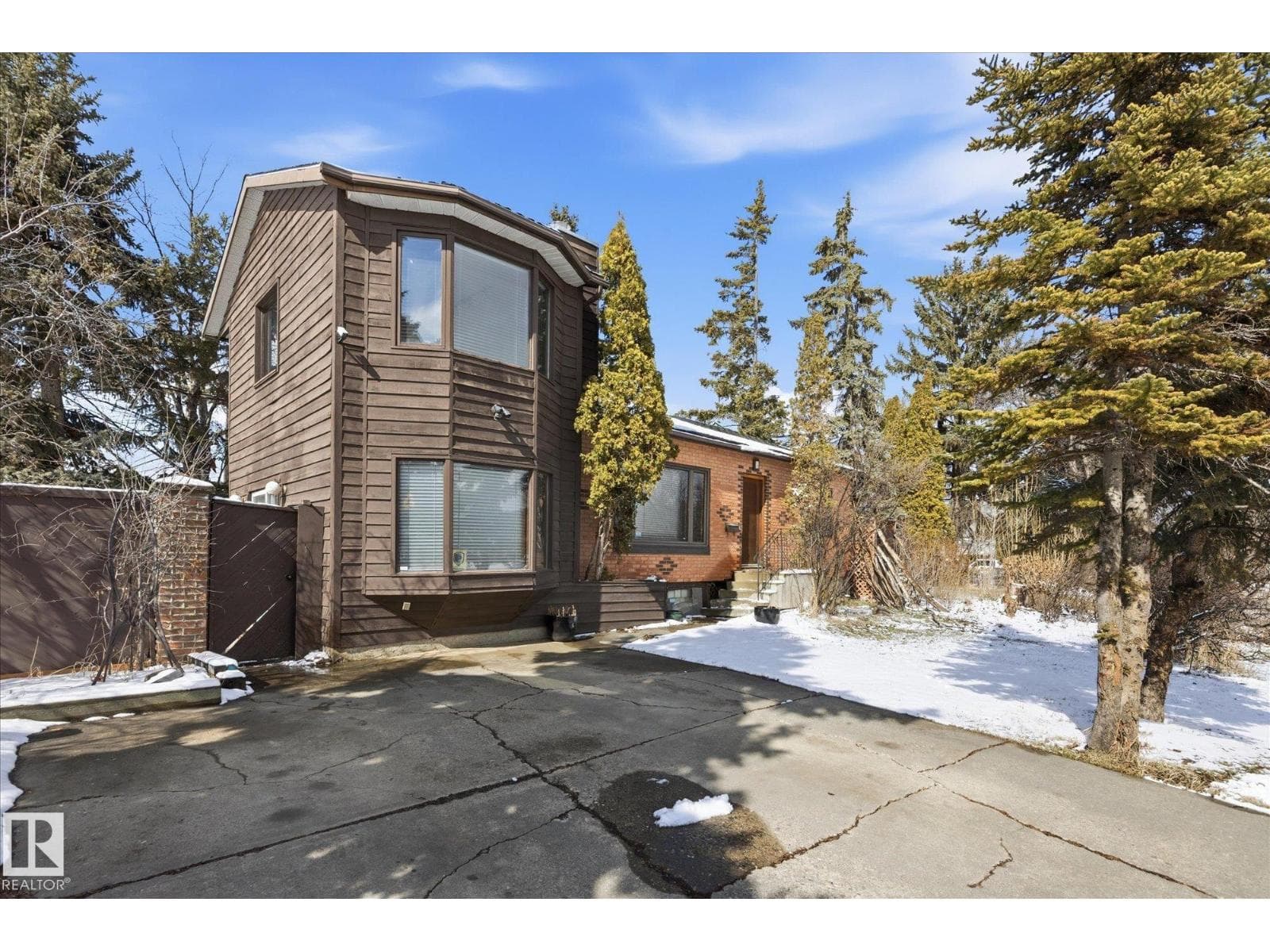 11026 110 AV NW photo 3