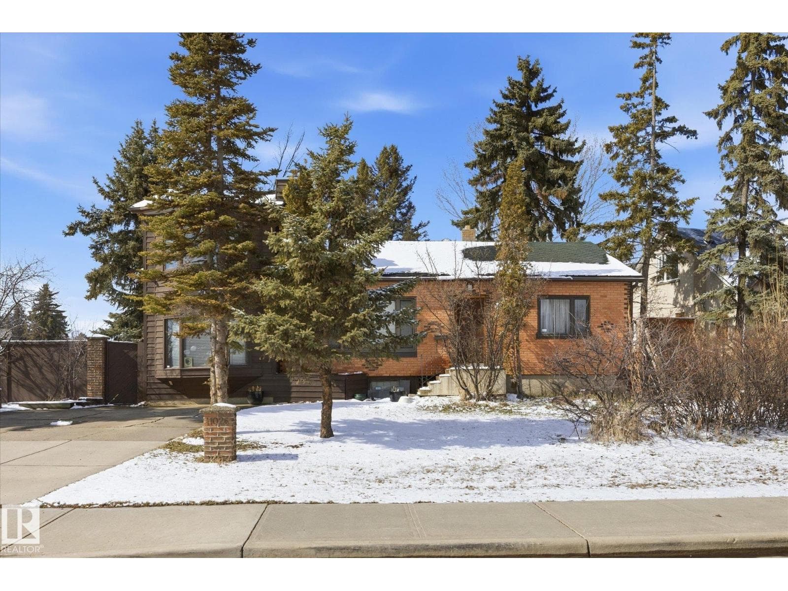 11026 110 AV NW photo 5