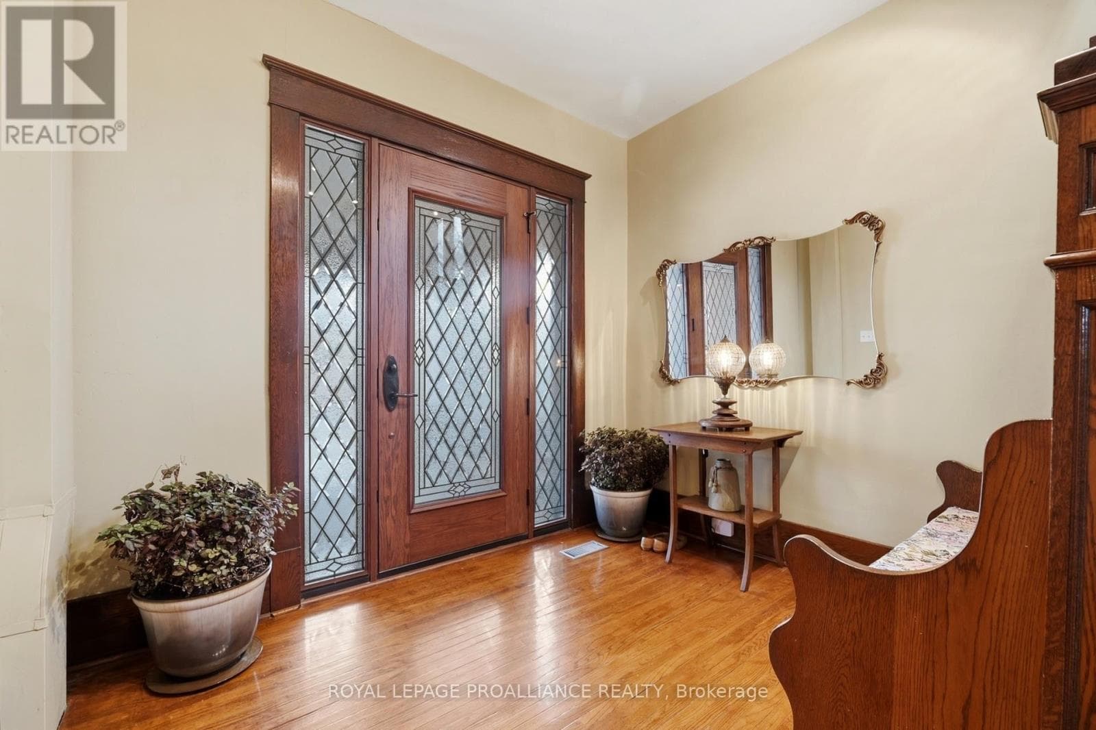 30 CATHARINE STREET photo 5