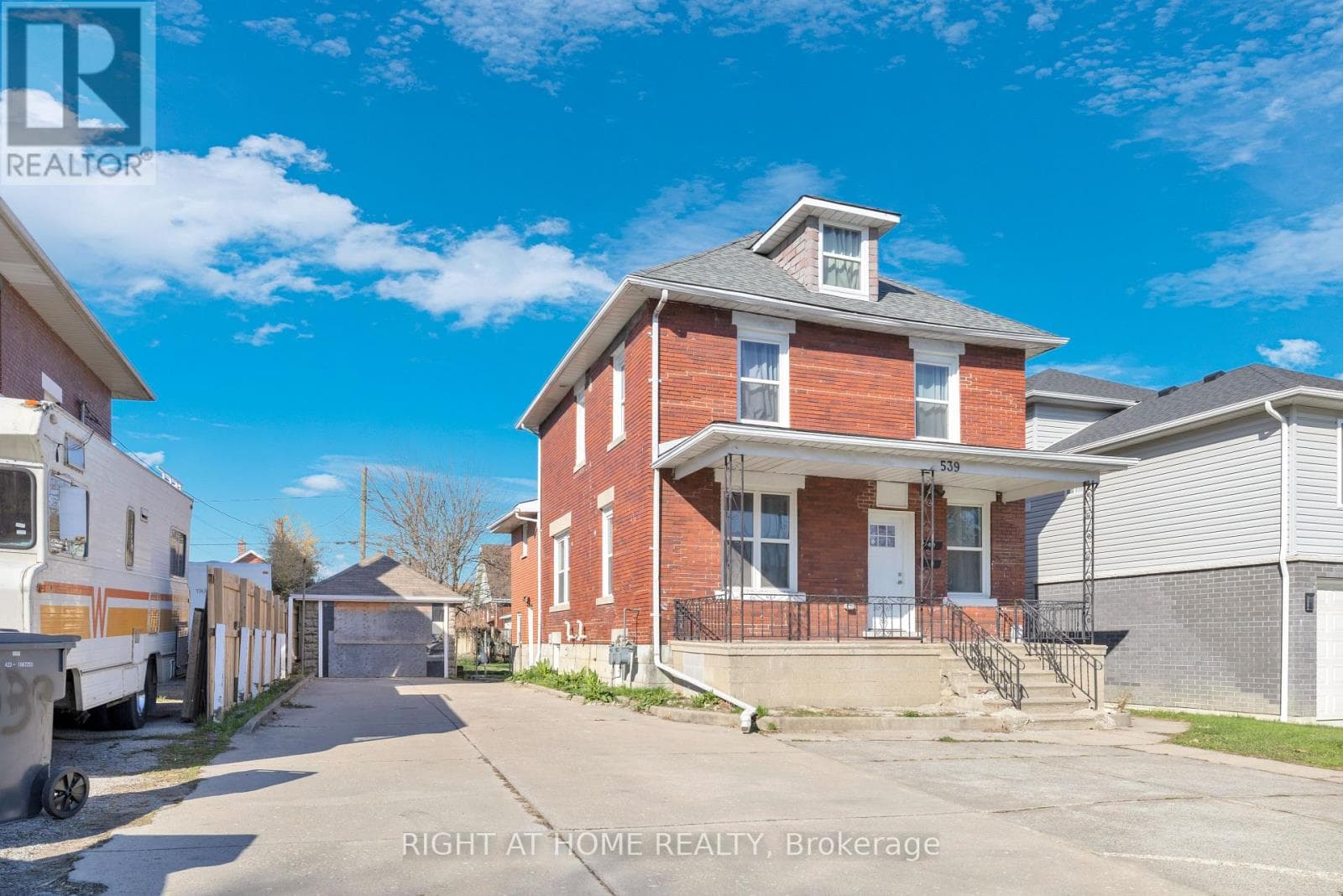 539 CAMPBELL AVENUE photo 2