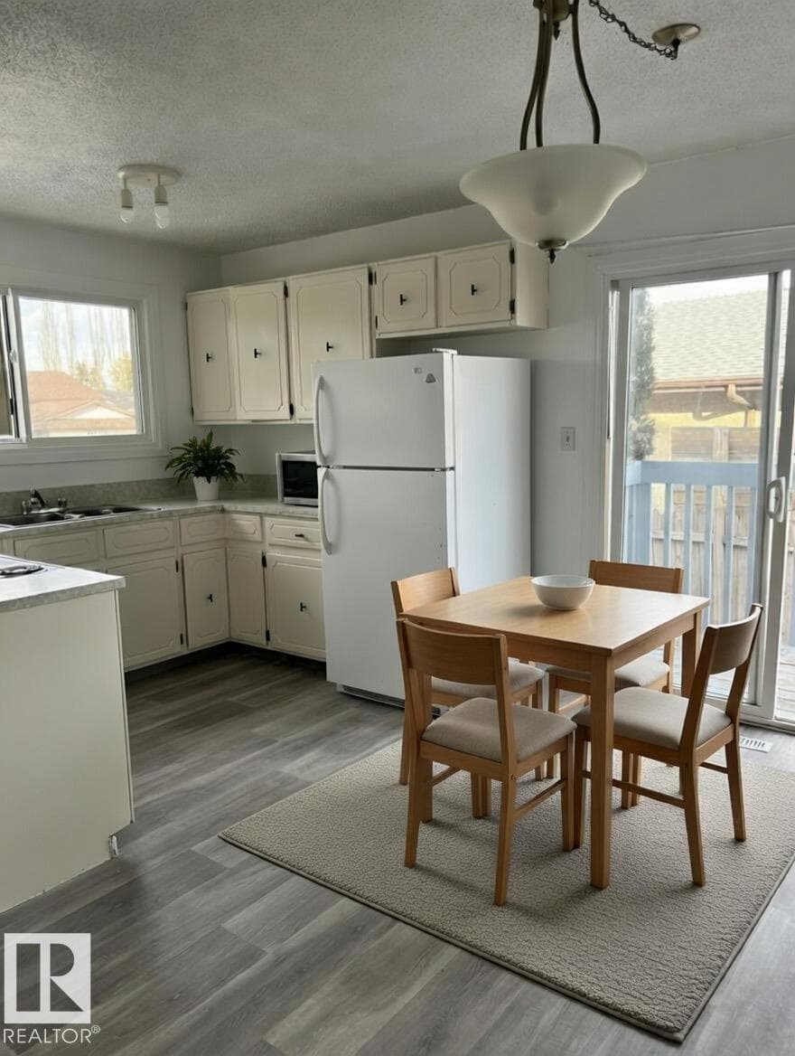 6333 11 AV NW photo 2
