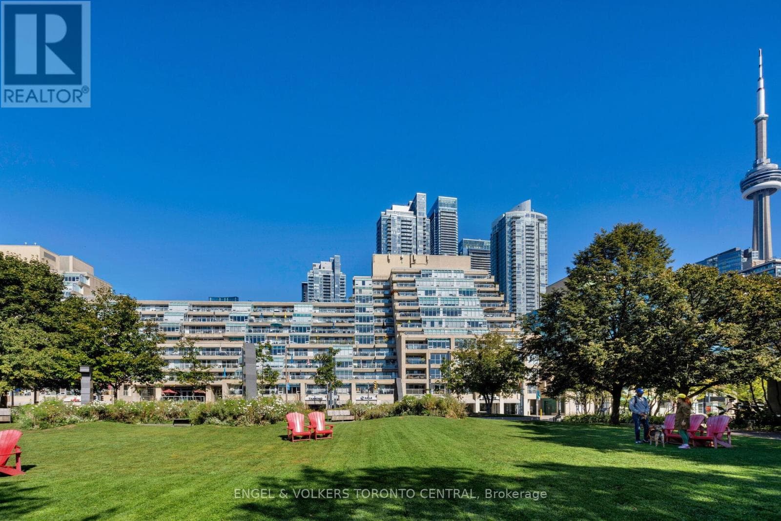 803E - 460 QUEENS QUAY WAY W photo 3