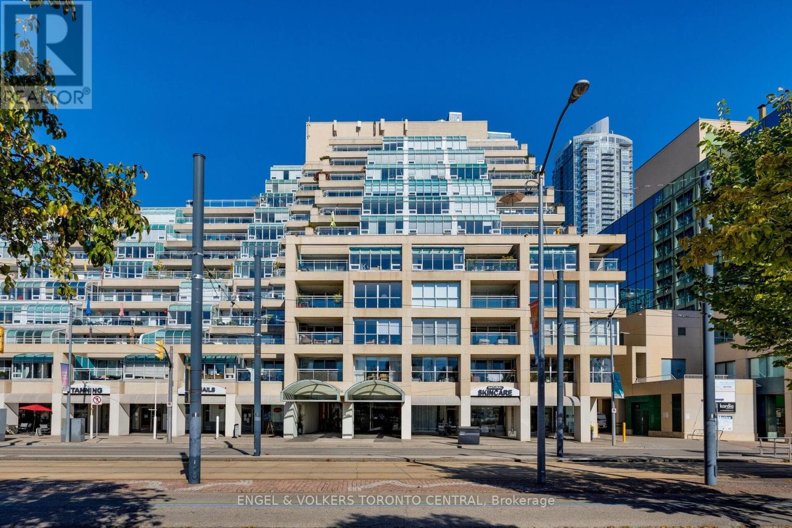 803E - 460 QUEENS QUAY WAY W photo 4