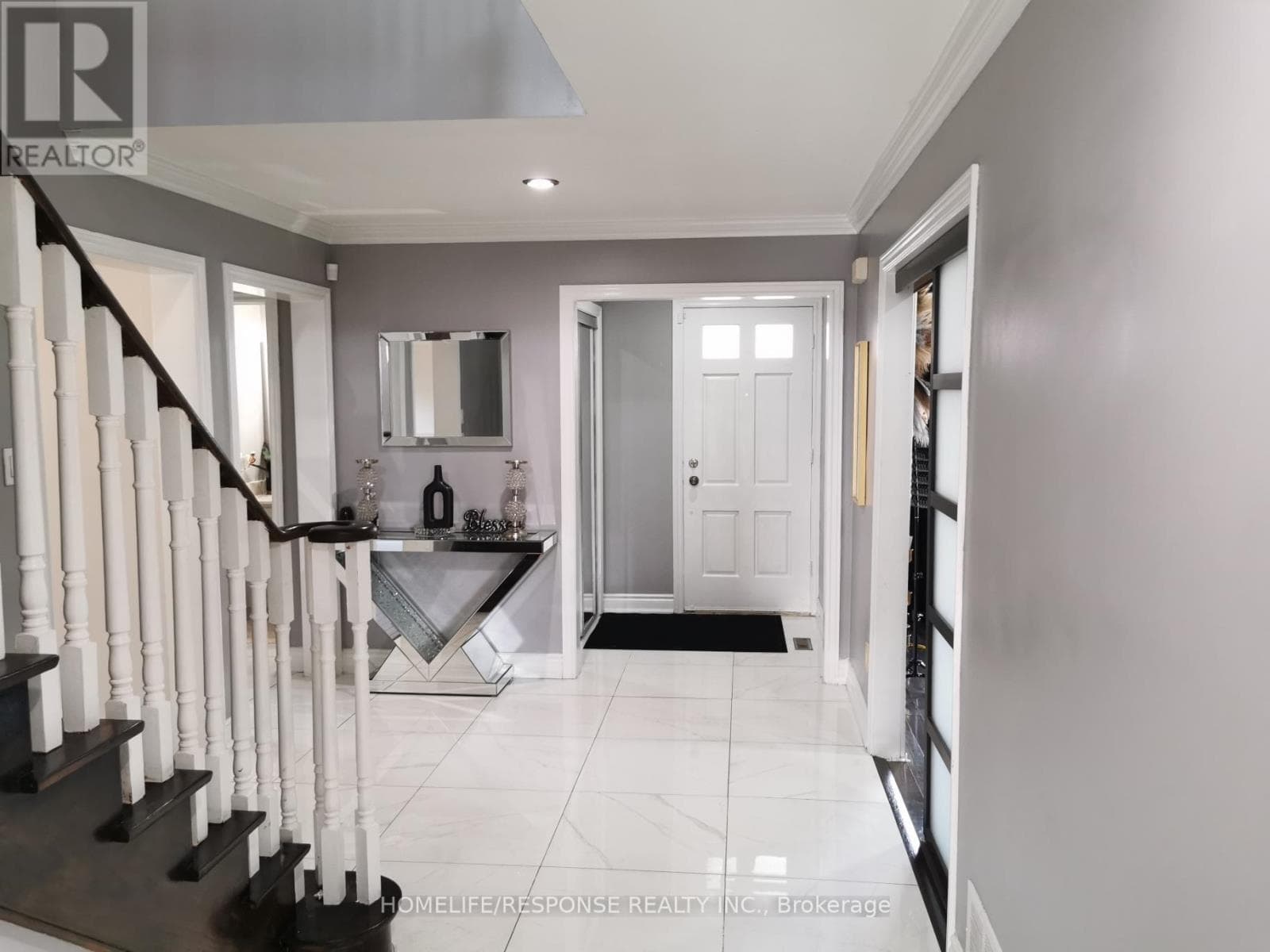 16 COCHRANE AVENUE photo 3
