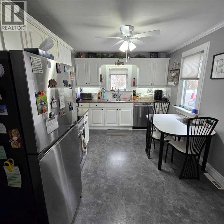 5013 49 Street photo 5