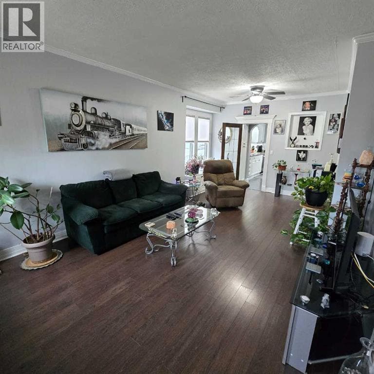 5013 49 Street photo 3