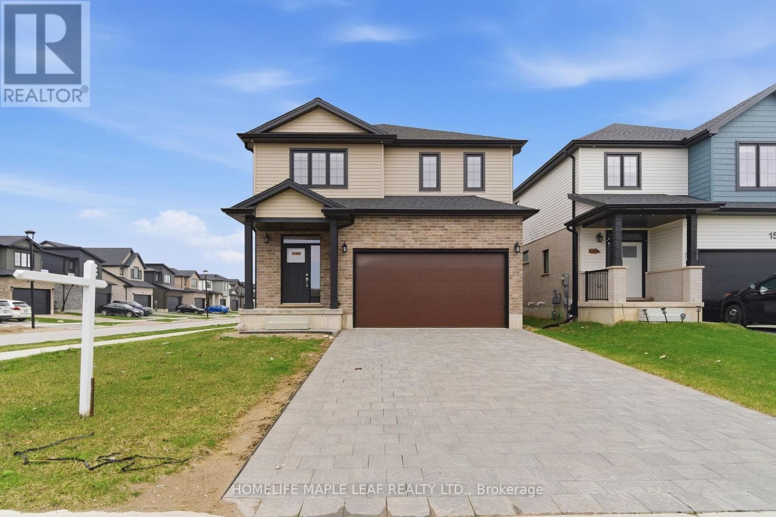 1566 WRIGHT CRESCENT photo 2