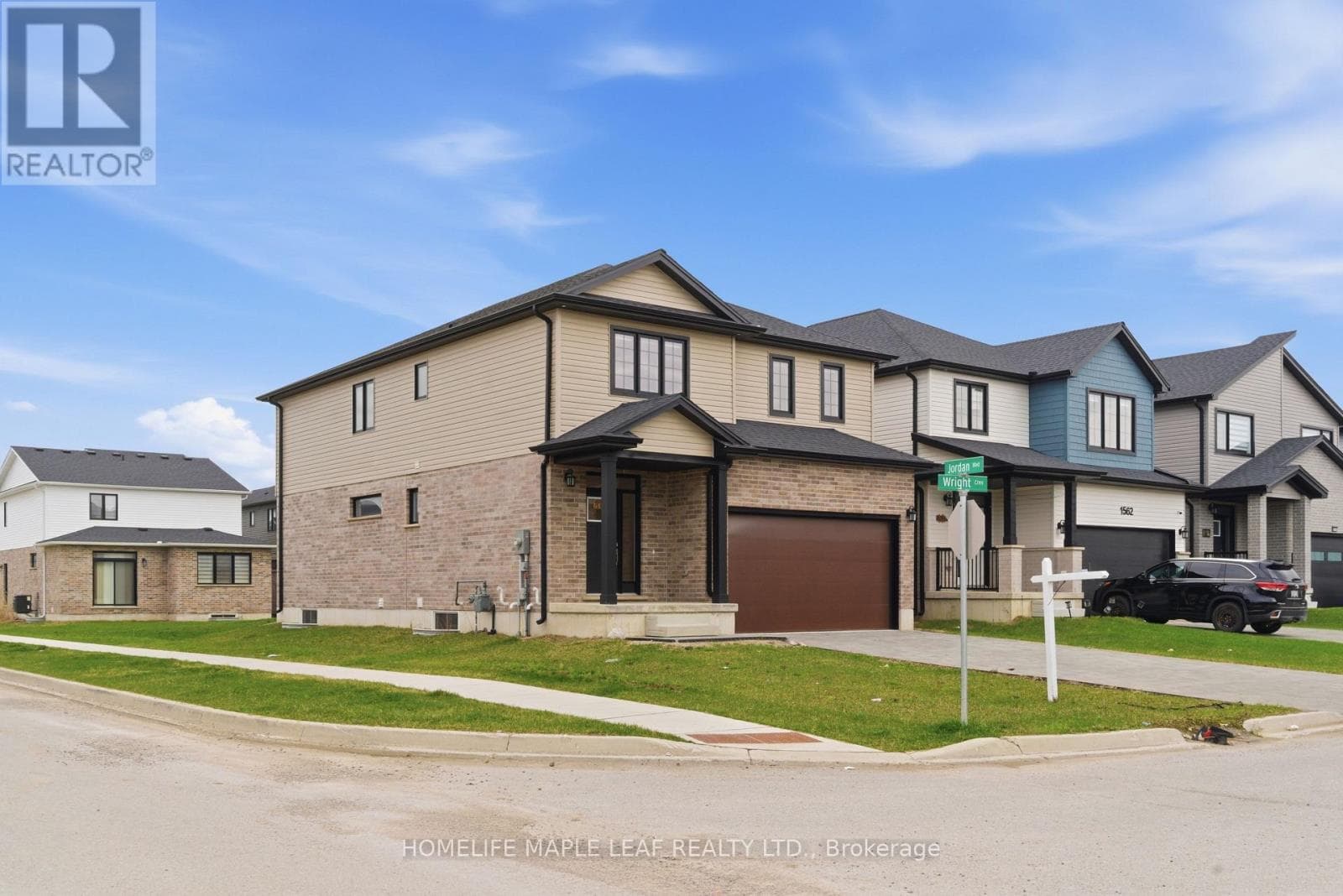 1566 WRIGHT CRESCENT photo 3