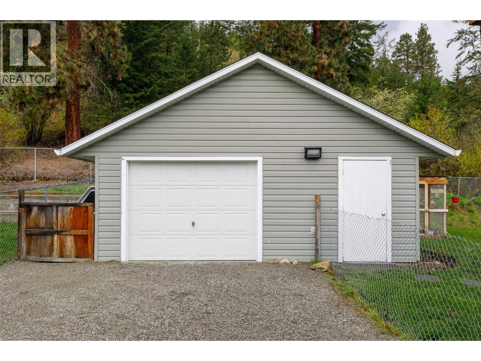 7318 Fintry Delta Road photo 3