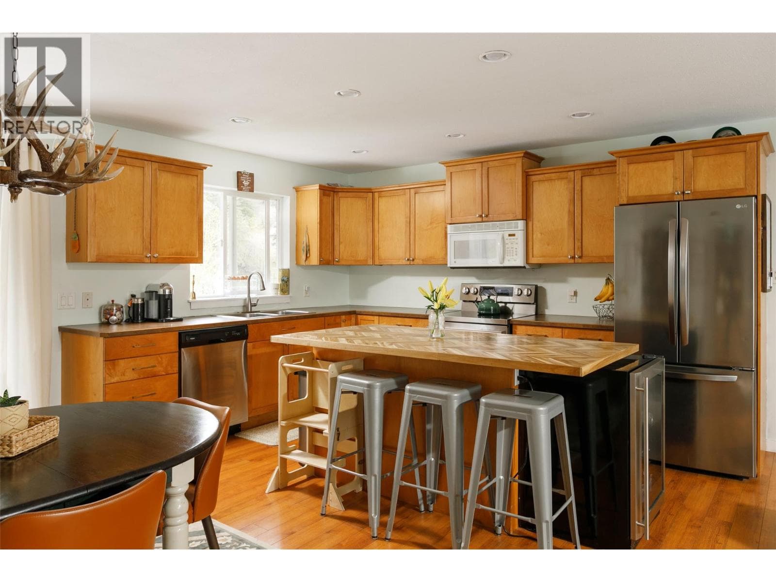 7318 Fintry Delta Road photo 5