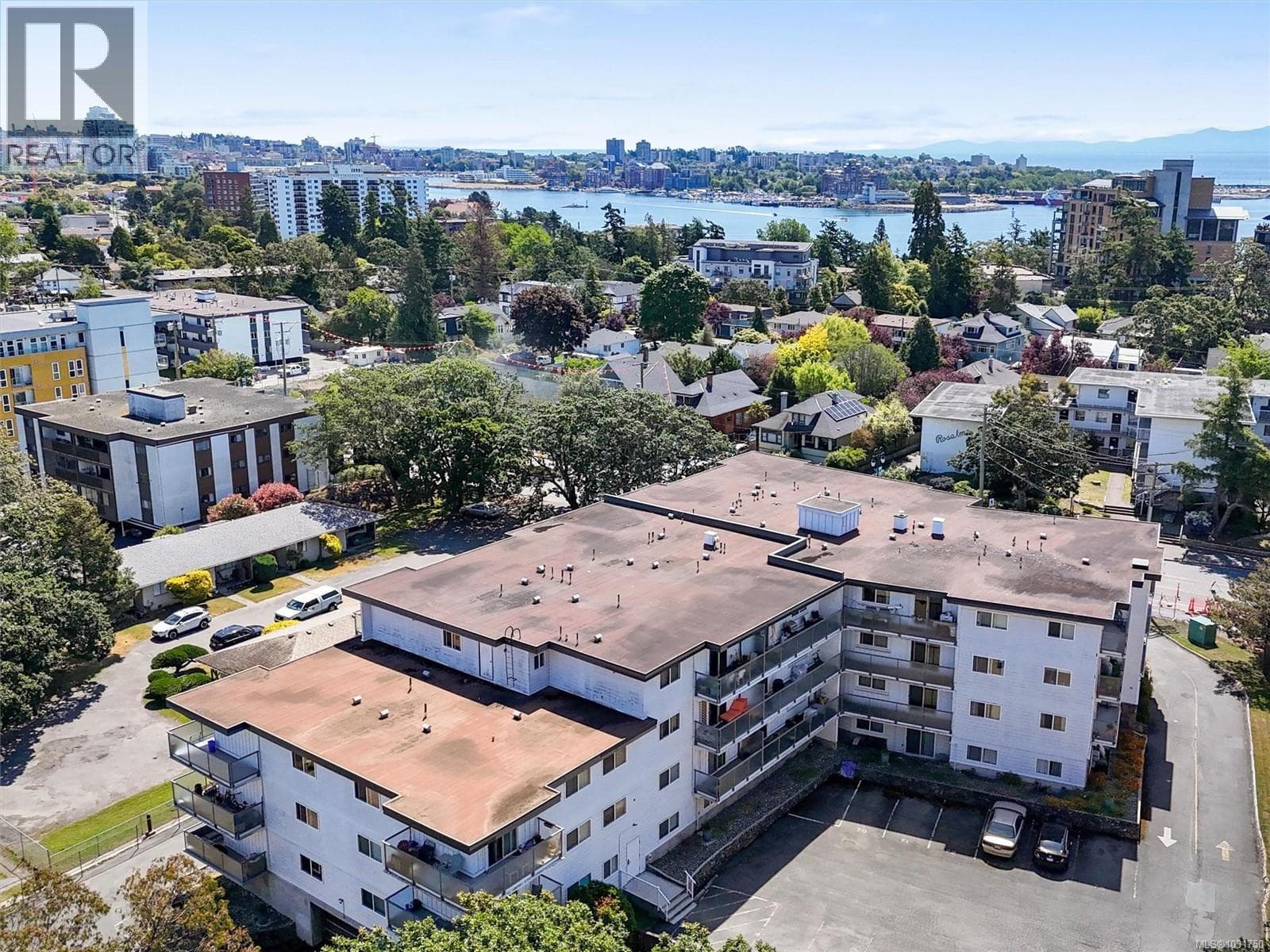 207 848 Esquimalt Rd photo 2