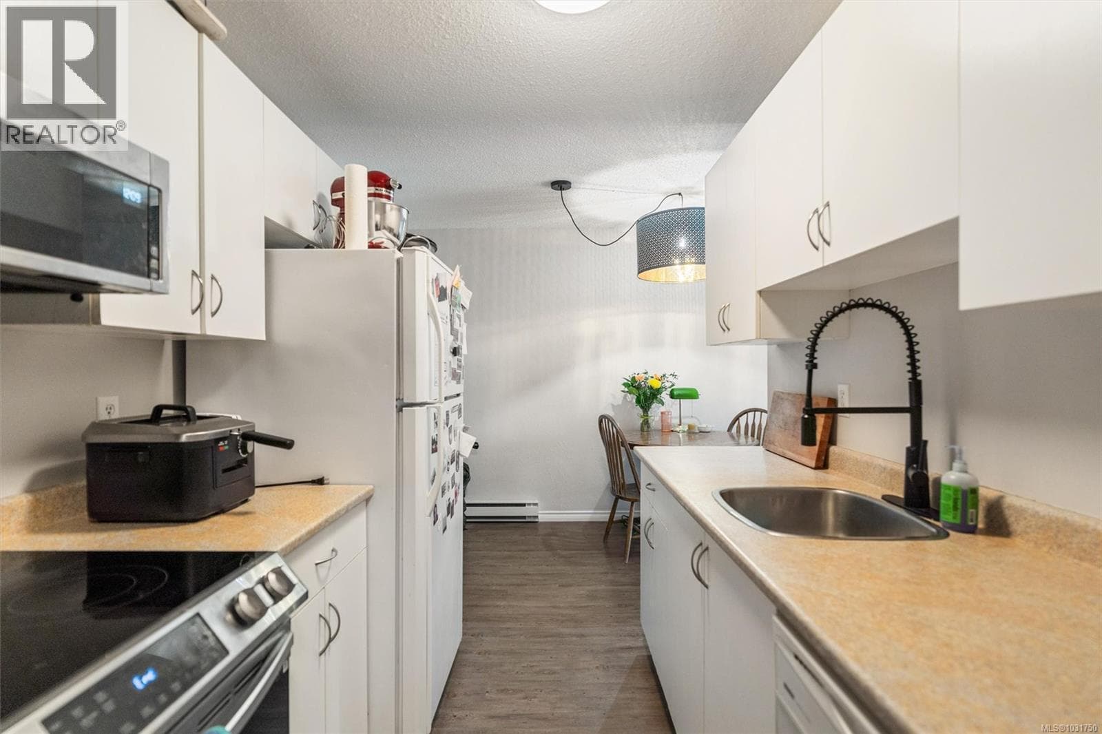 207 848 Esquimalt Rd photo 5