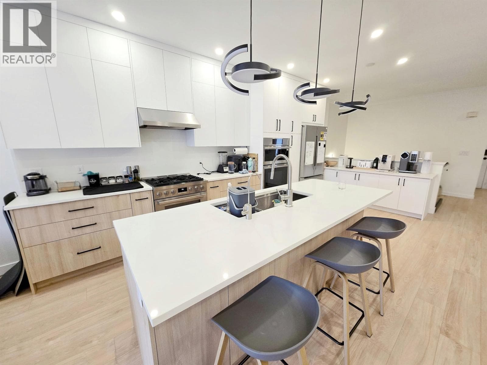 4 bed 4 bath single family at 20 5201 OAKMOUNT CRESCENT — $1,888,000