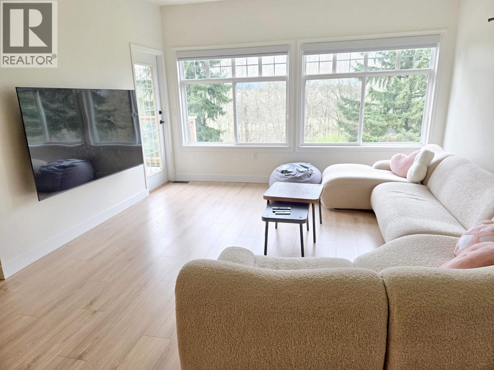20 5201 OAKMOUNT CRESCENT photo 5
